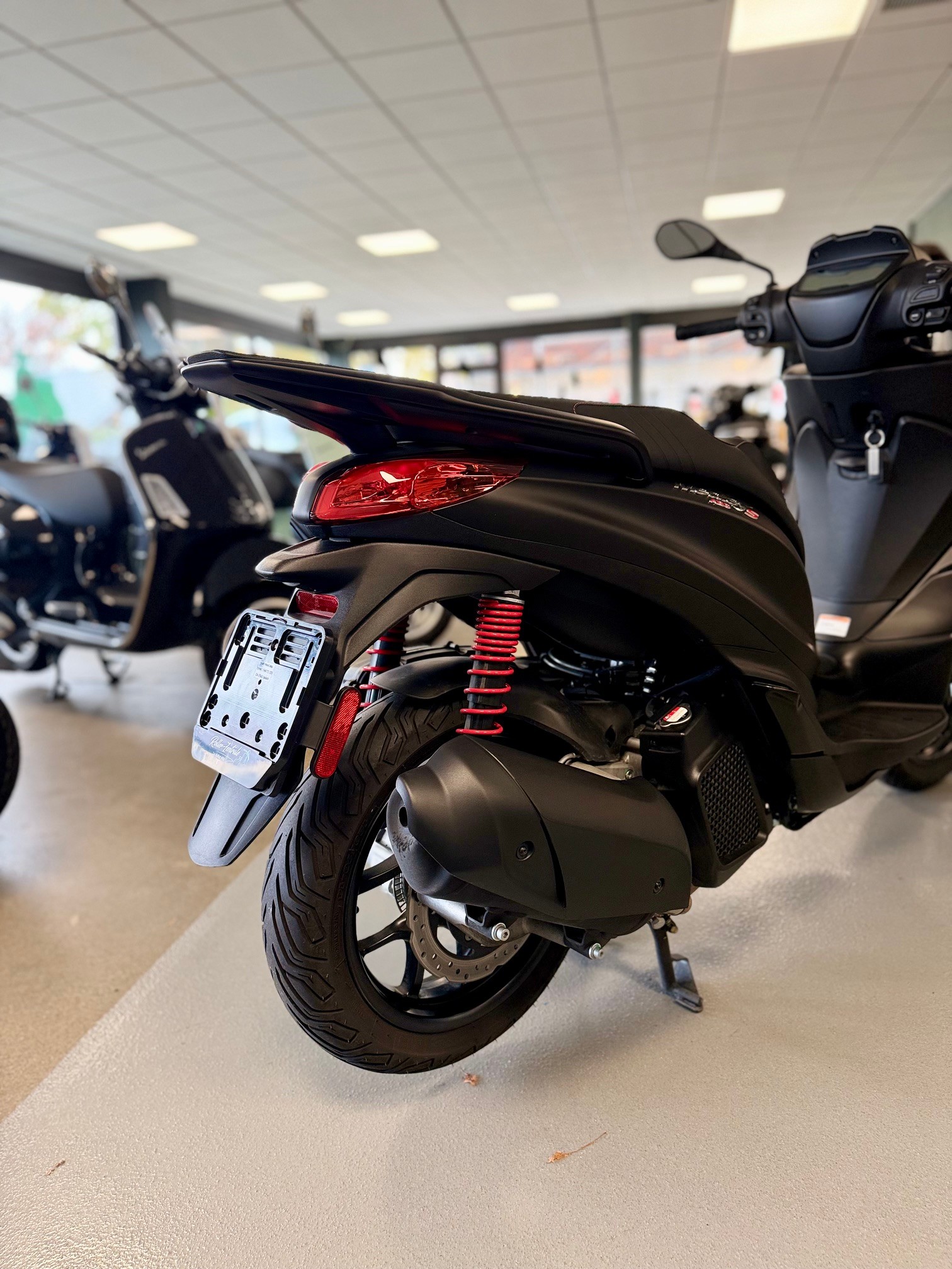 PIAGGIO Medley 125 Sport-showroom-element-3