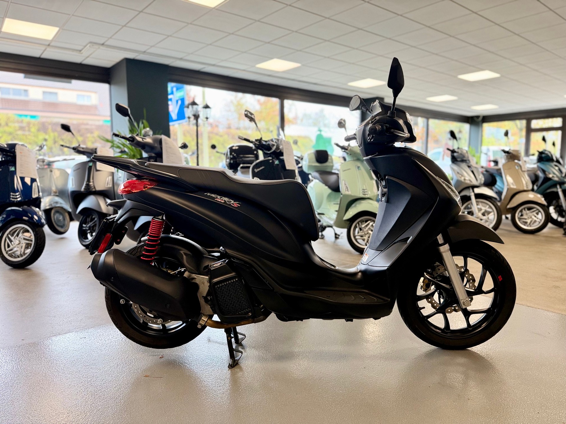 PIAGGIO Medley 125 Sport-showroom-element-2