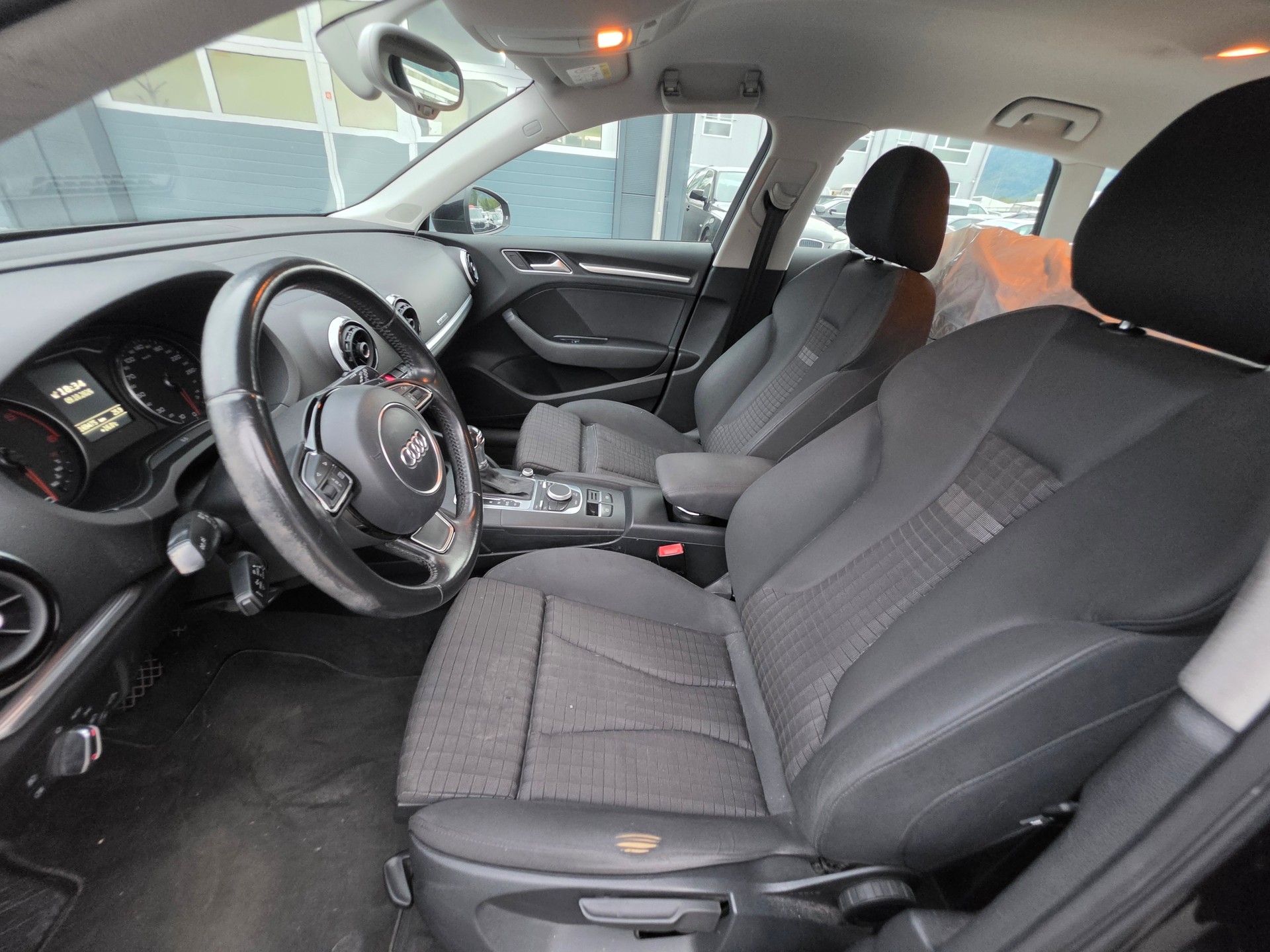 AUDI A3 Sportback 2.0 TDI Attraction quattro S-tronic-image-8
