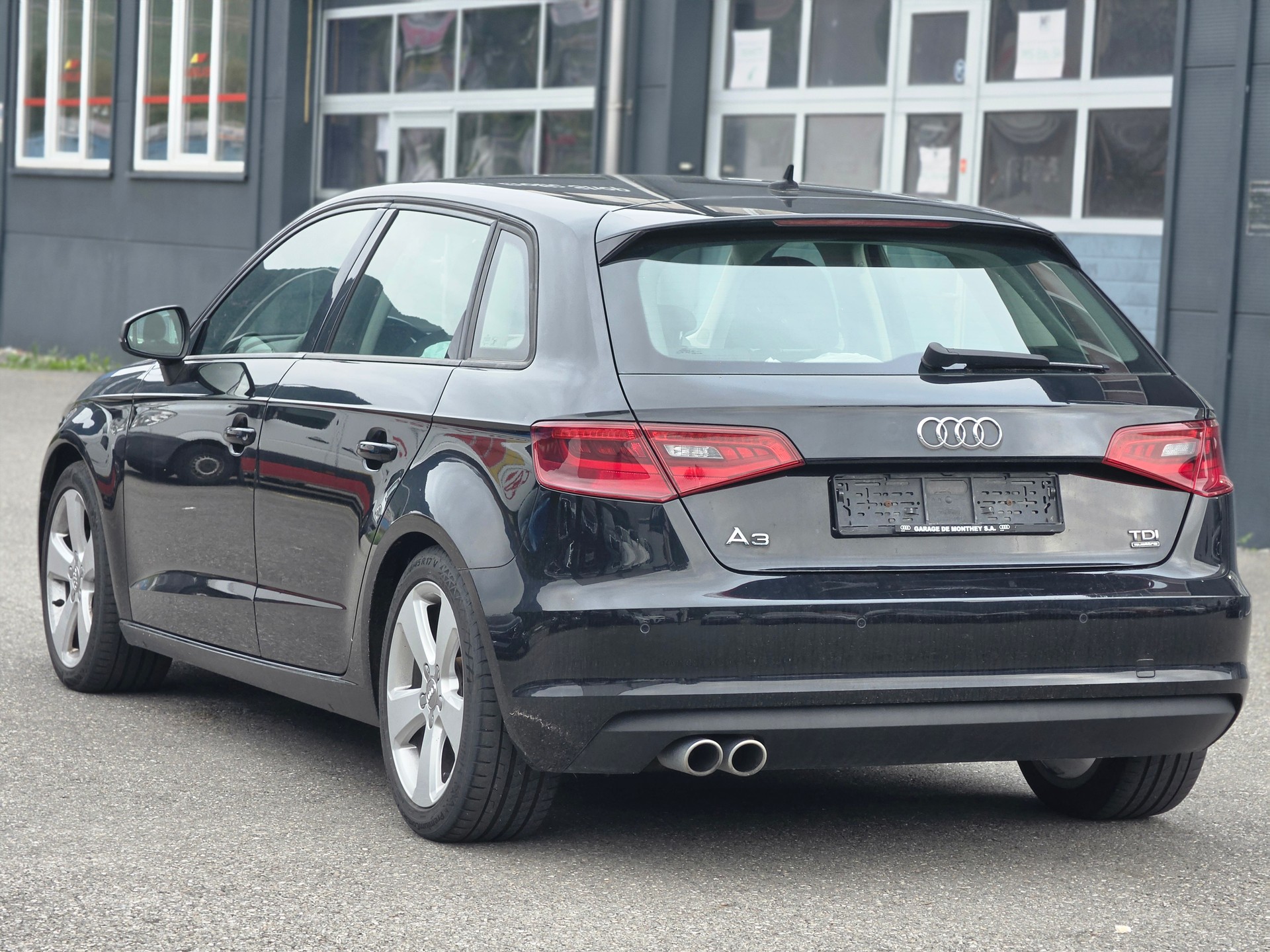 AUDI A3 Sportback 2.0 TDI Attraction quattro S-tronic-image-5