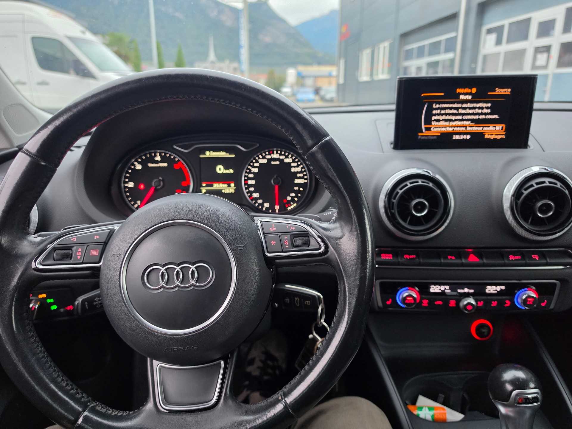 AUDI A3 Sportback 2.0 TDI Attraction quattro S-tronic-image-11