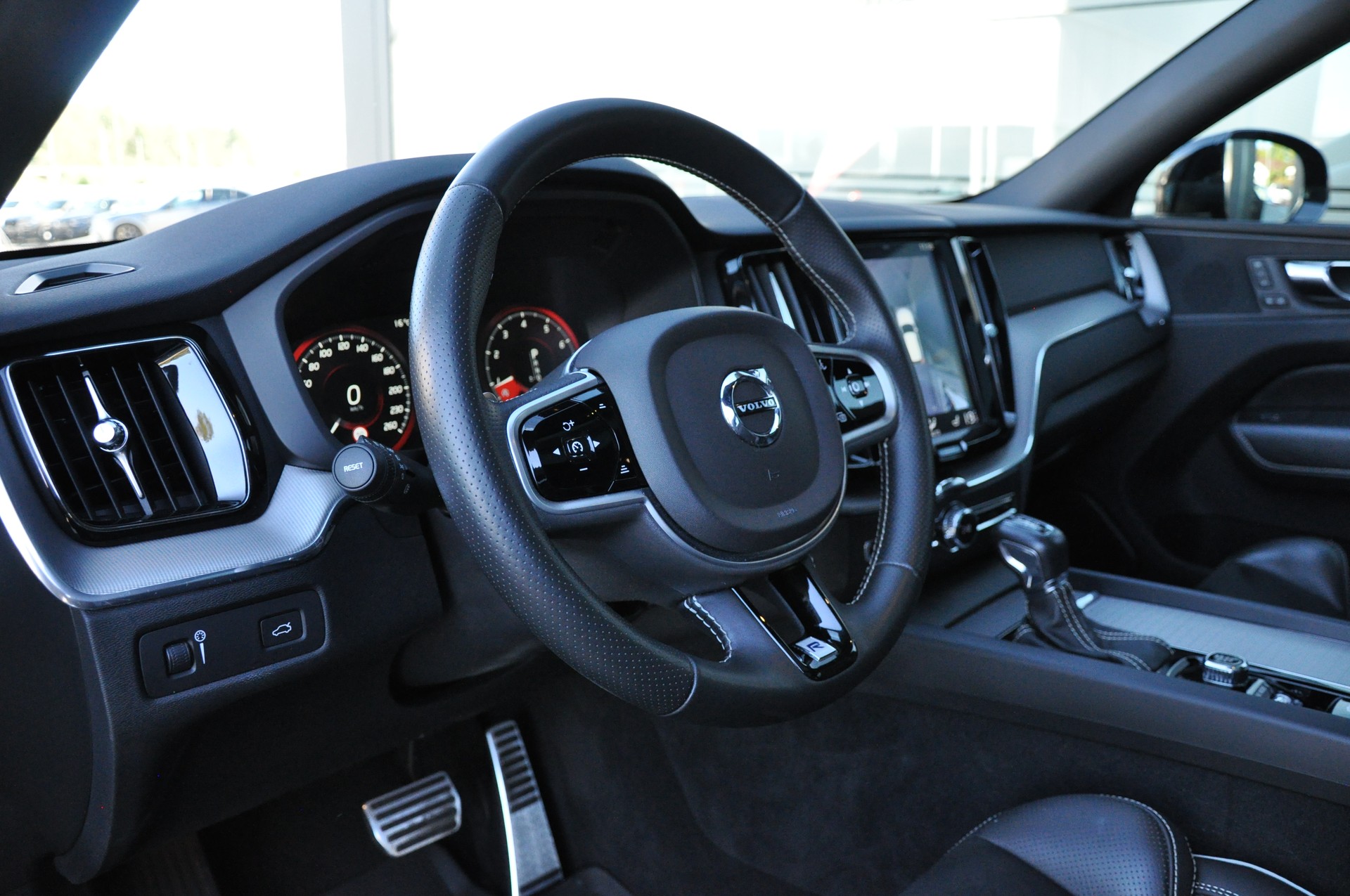 VOLVO XC60 T5 AWD R-Design Geartronic-image-15