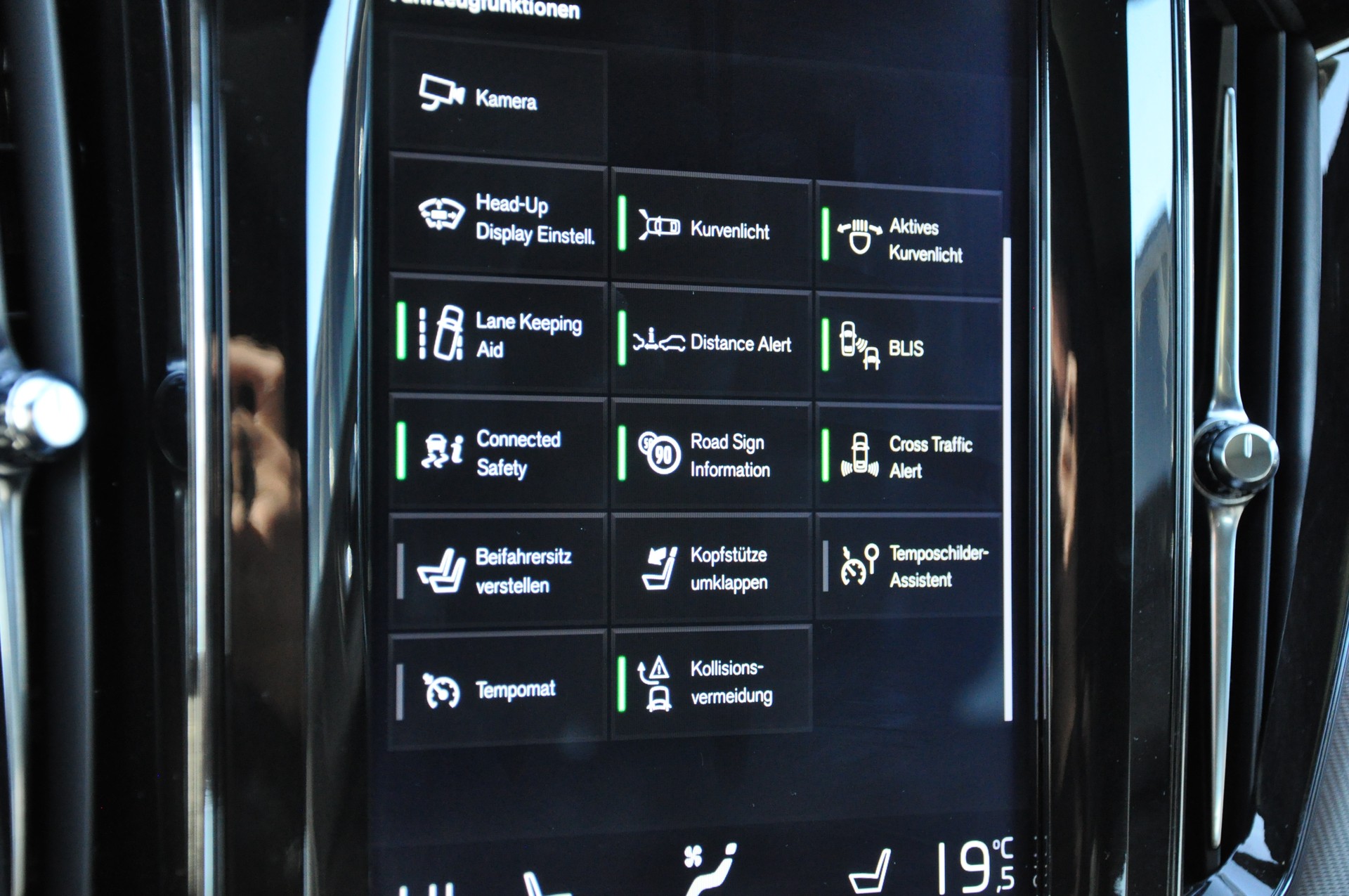 VOLVO XC60 T5 AWD R-Design Geartronic-image-24