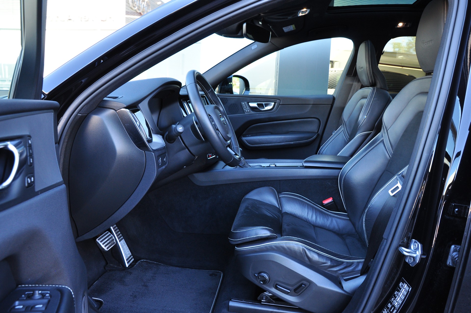 VOLVO XC60 T5 AWD R-Design Geartronic-image-19
