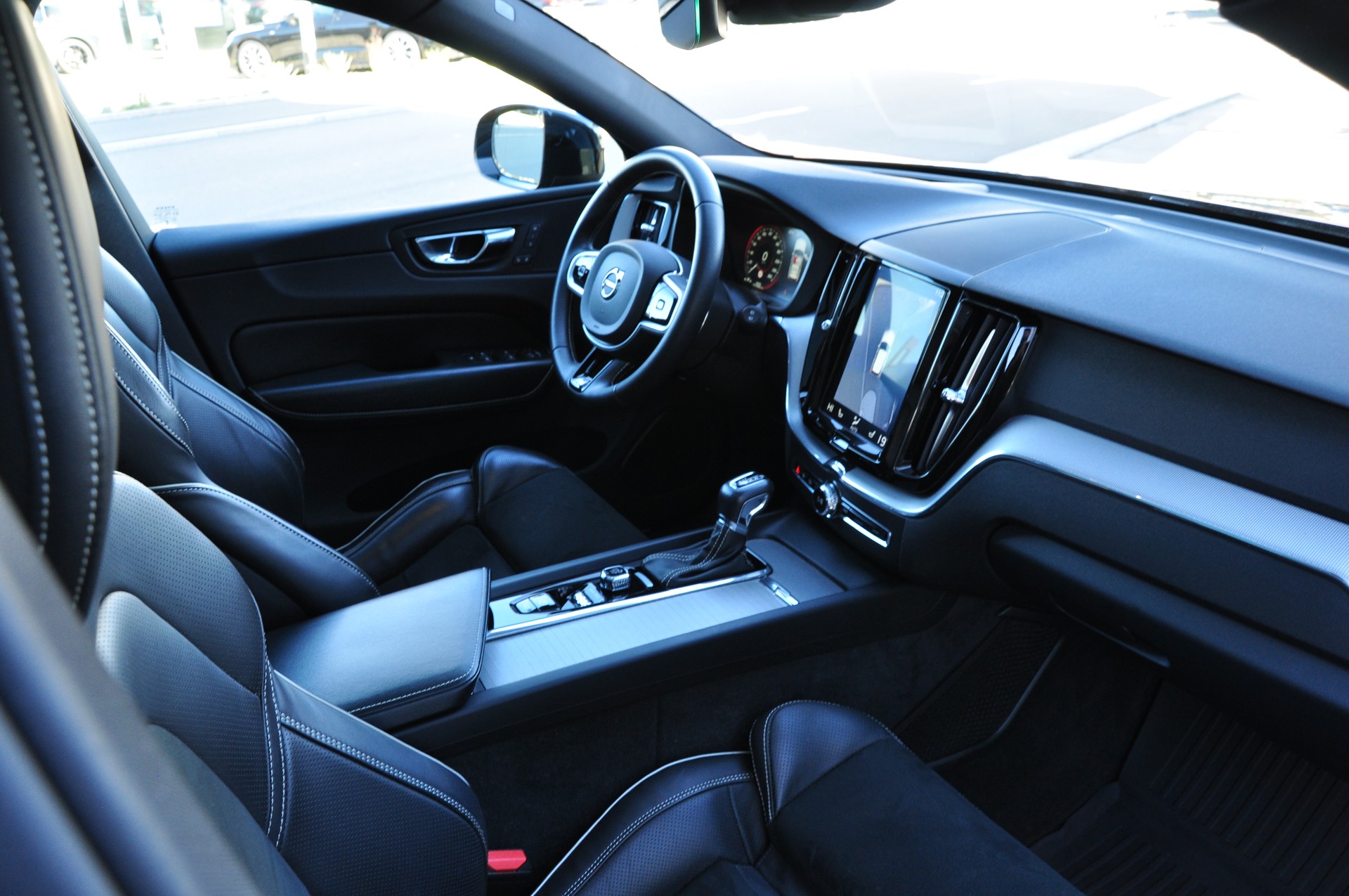 VOLVO XC60 T5 AWD R-Design Geartronic-image-13