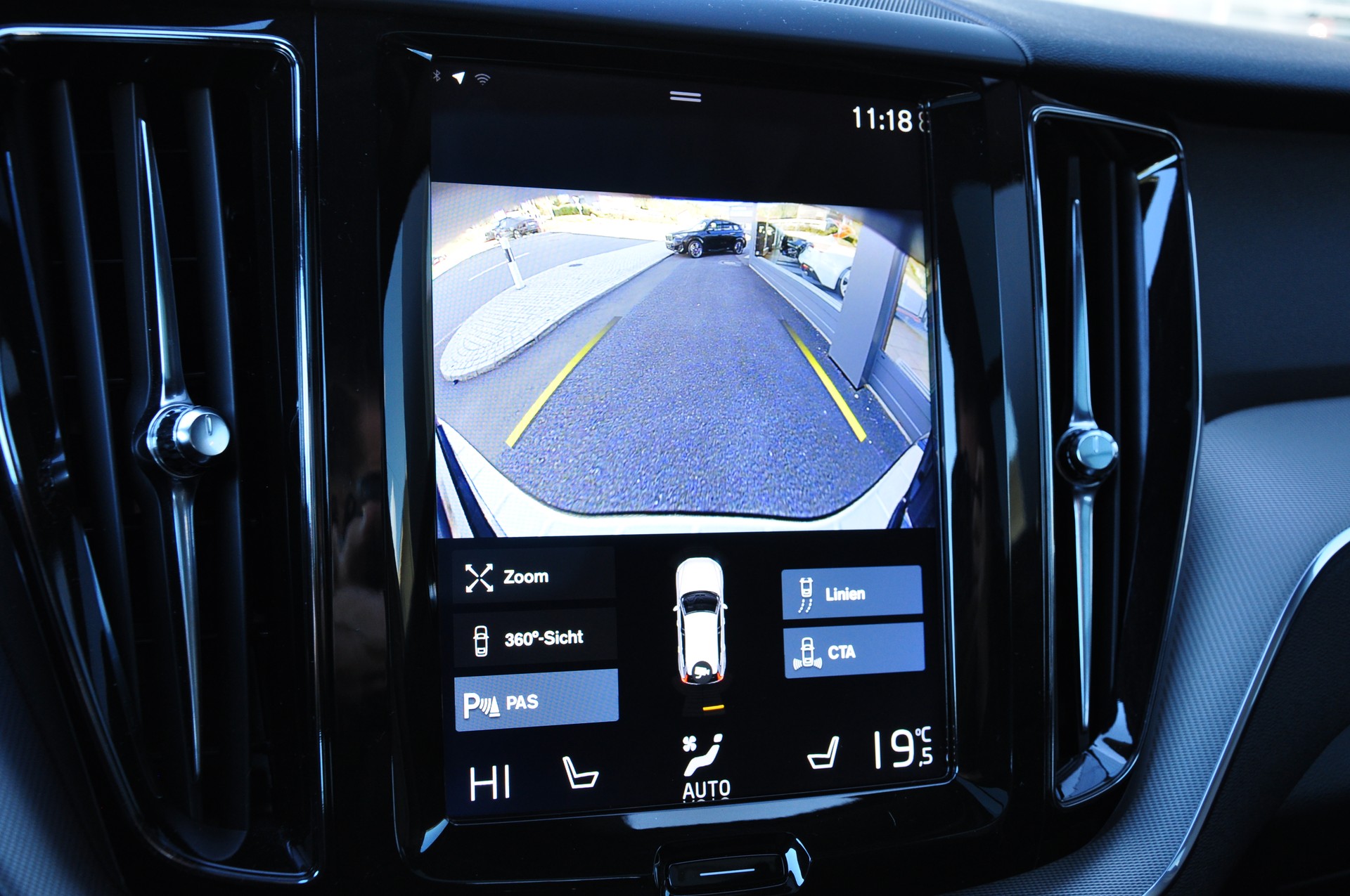 VOLVO XC60 T5 AWD R-Design Geartronic-image-27