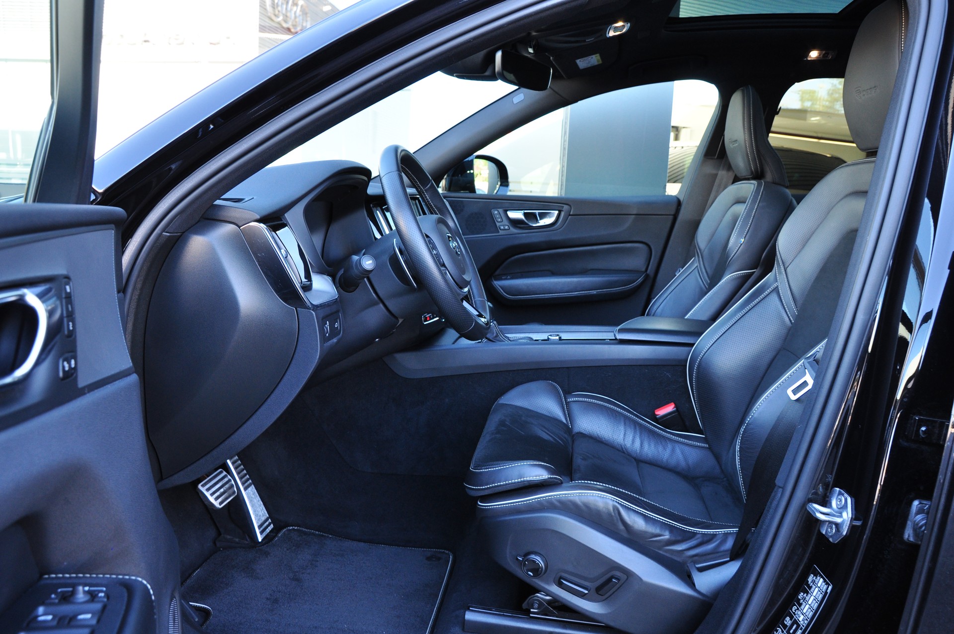 VOLVO XC60 T5 AWD R-Design Geartronic-image-12
