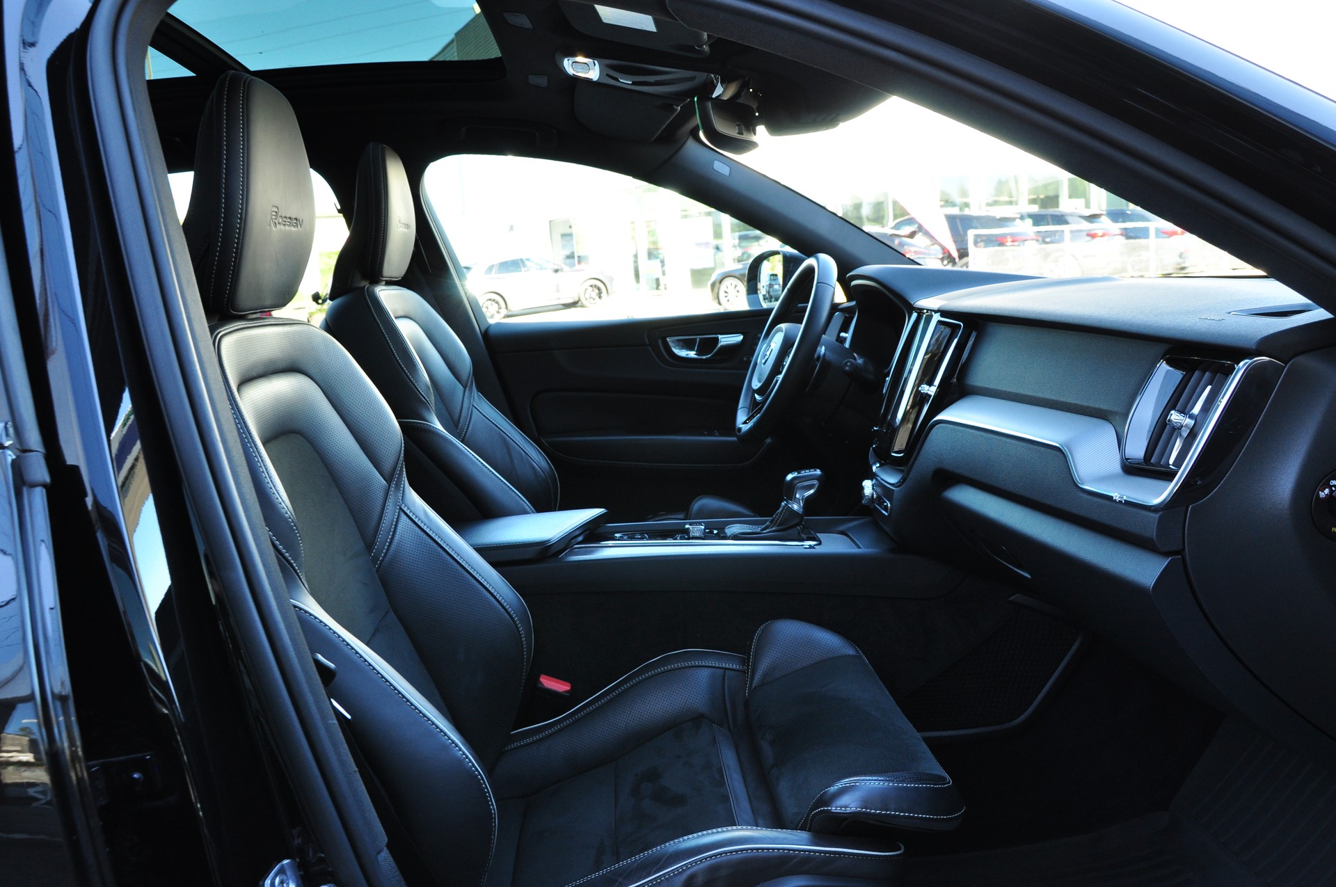 VOLVO XC60 T5 AWD R-Design Geartronic-image-14
