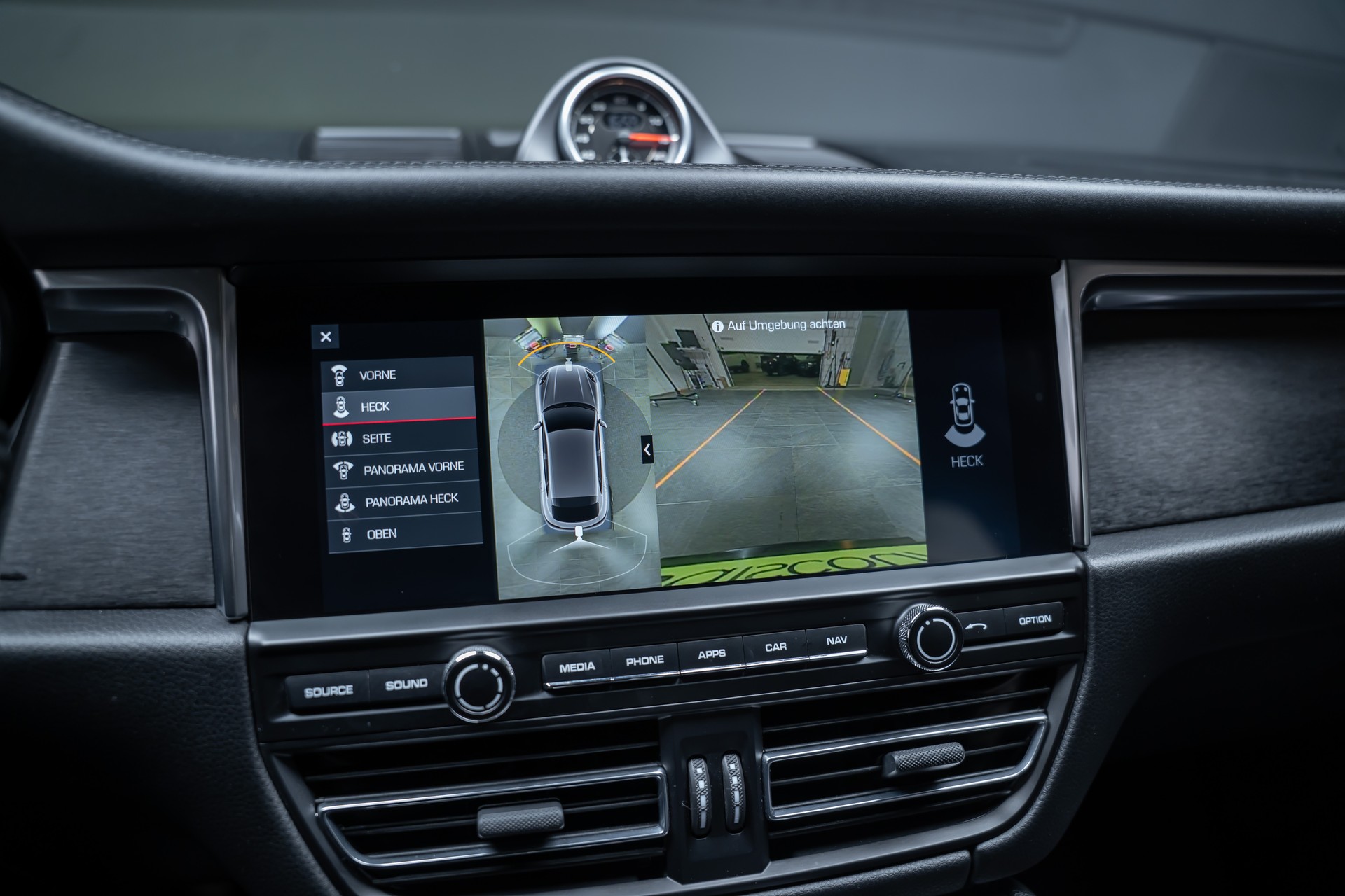 PORSCHE Macan 2.9 V6 GTS / CH-Fahrzeug / Sport-Chrono / Panorama-Schiebedach-image-29