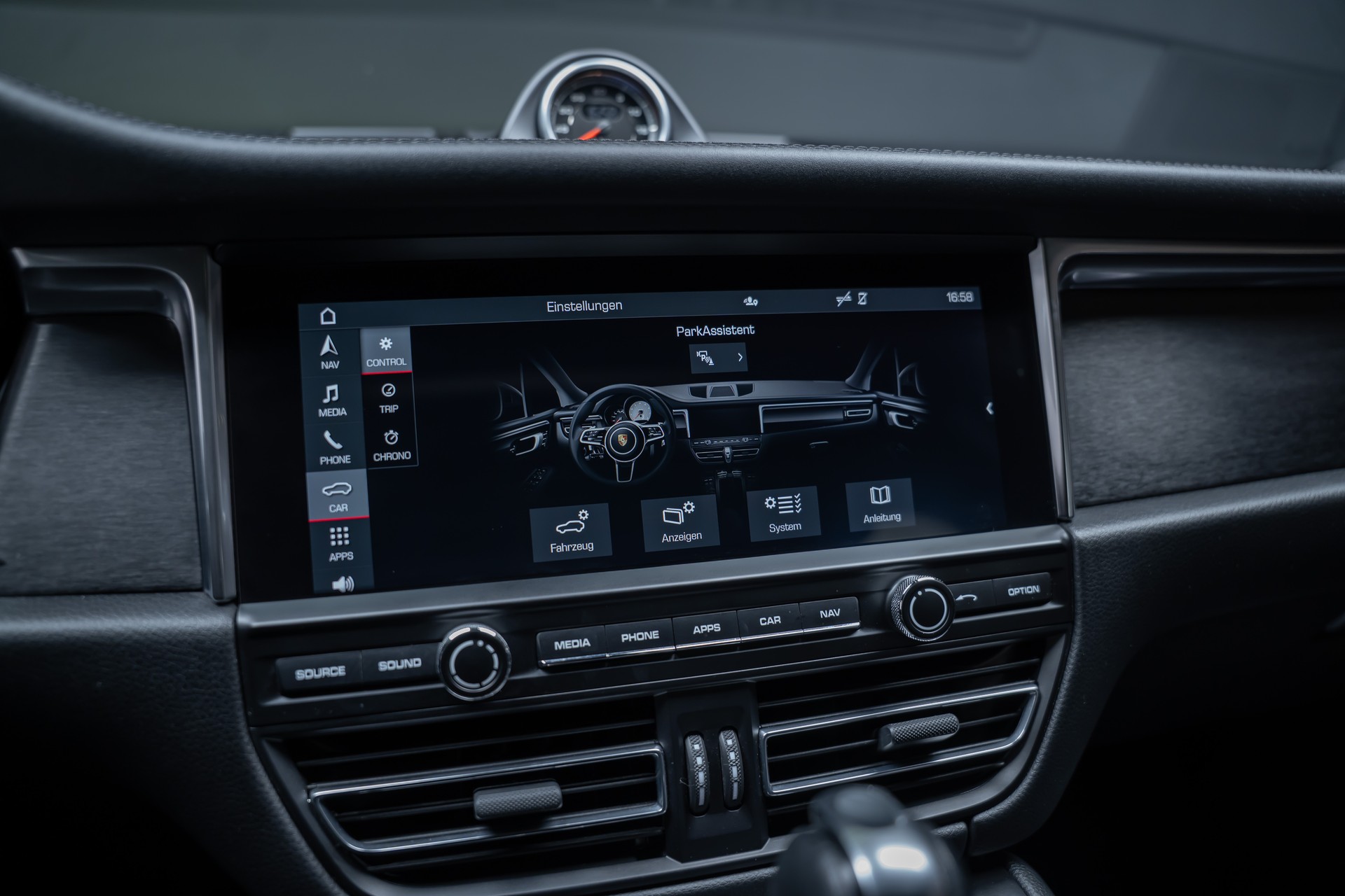PORSCHE Macan 2.9 V6 GTS / CH-Fahrzeug / Sport-Chrono / Panorama-Schiebedach-image-30
