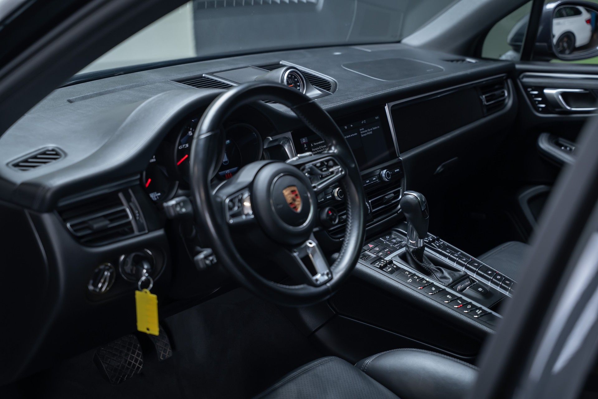 PORSCHE Macan 2.9 V6 GTS / CH-Fahrzeug / Sport-Chrono / Panorama-Schiebedach-image-13
