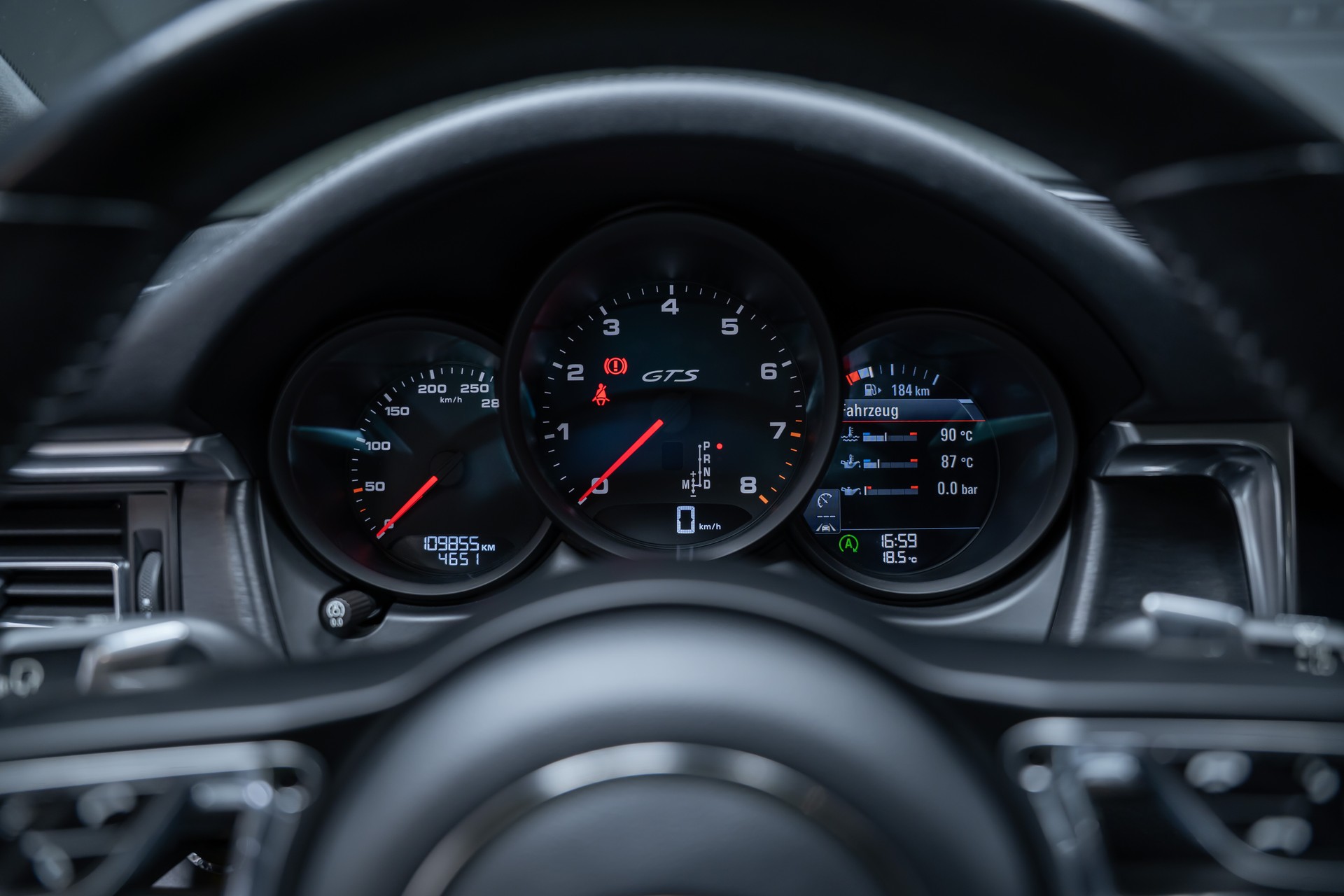 PORSCHE Macan 2.9 V6 GTS / CH-Fahrzeug / Sport-Chrono / Panorama-Schiebedach-image-25