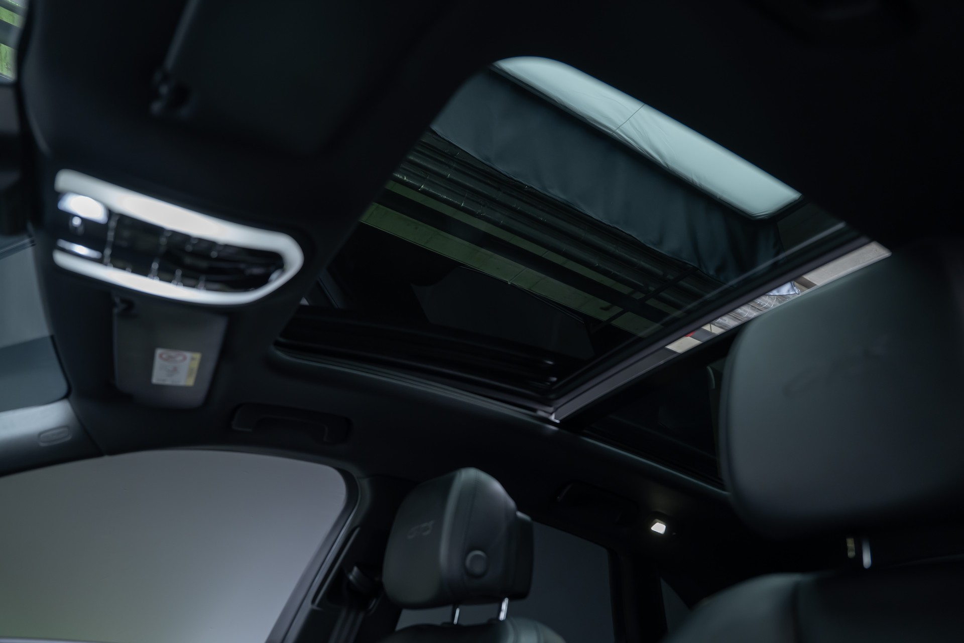 PORSCHE Macan 2.9 V6 GTS / CH-Fahrzeug / Sport-Chrono / Panorama-Schiebedach-image-11