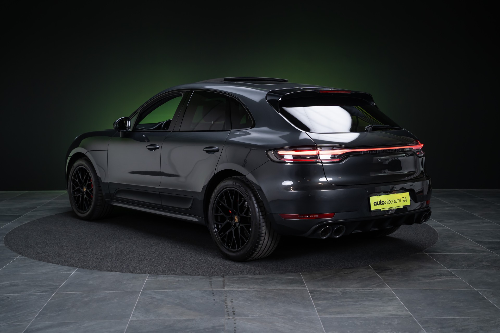 PORSCHE Macan 2.9 V6 GTS / CH-Fahrzeug / Sport-Chrono / Panorama-Schiebedach-image-8