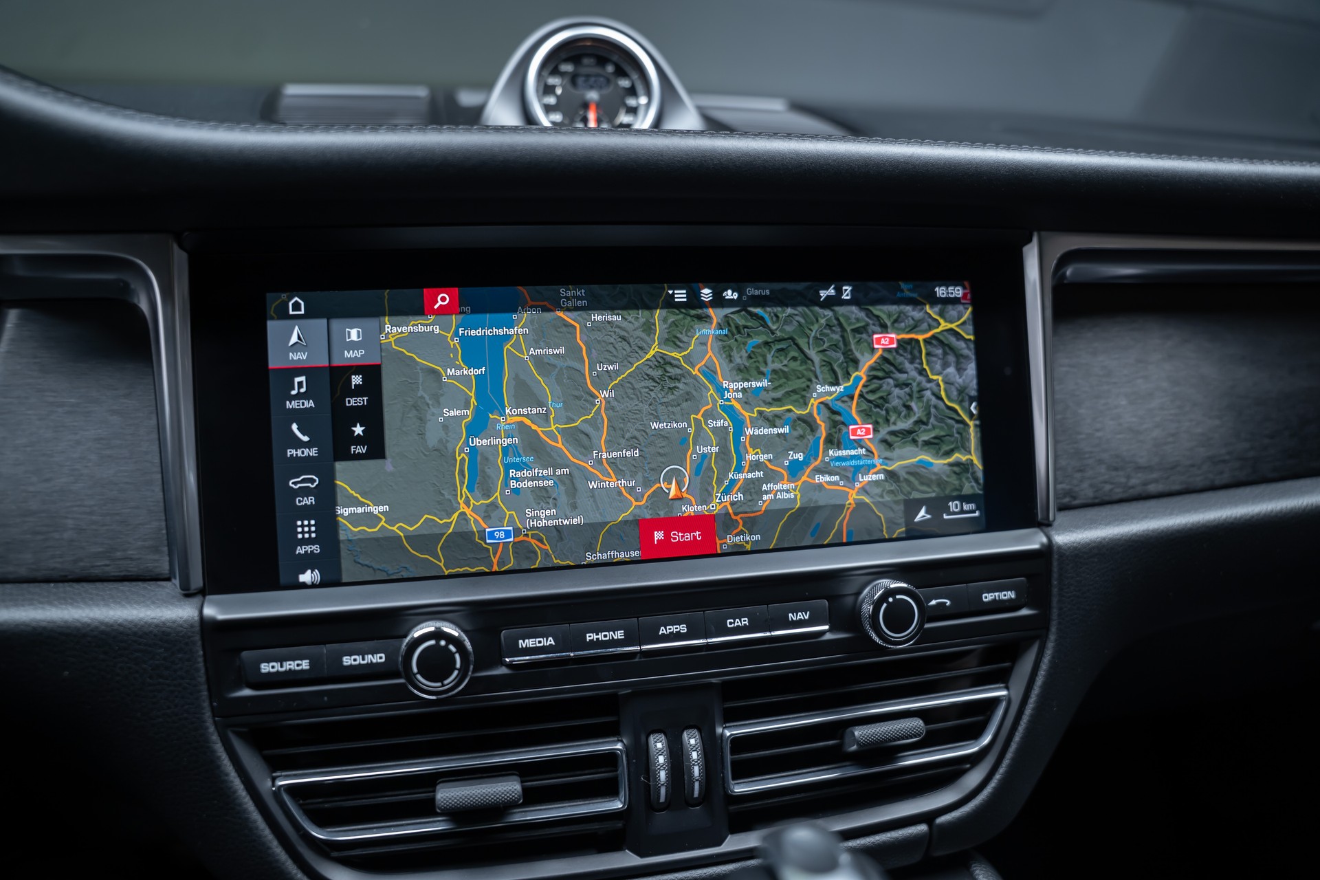 PORSCHE Macan 2.9 V6 GTS / CH-Fahrzeug / Sport-Chrono / Panorama-Schiebedach-image-31
