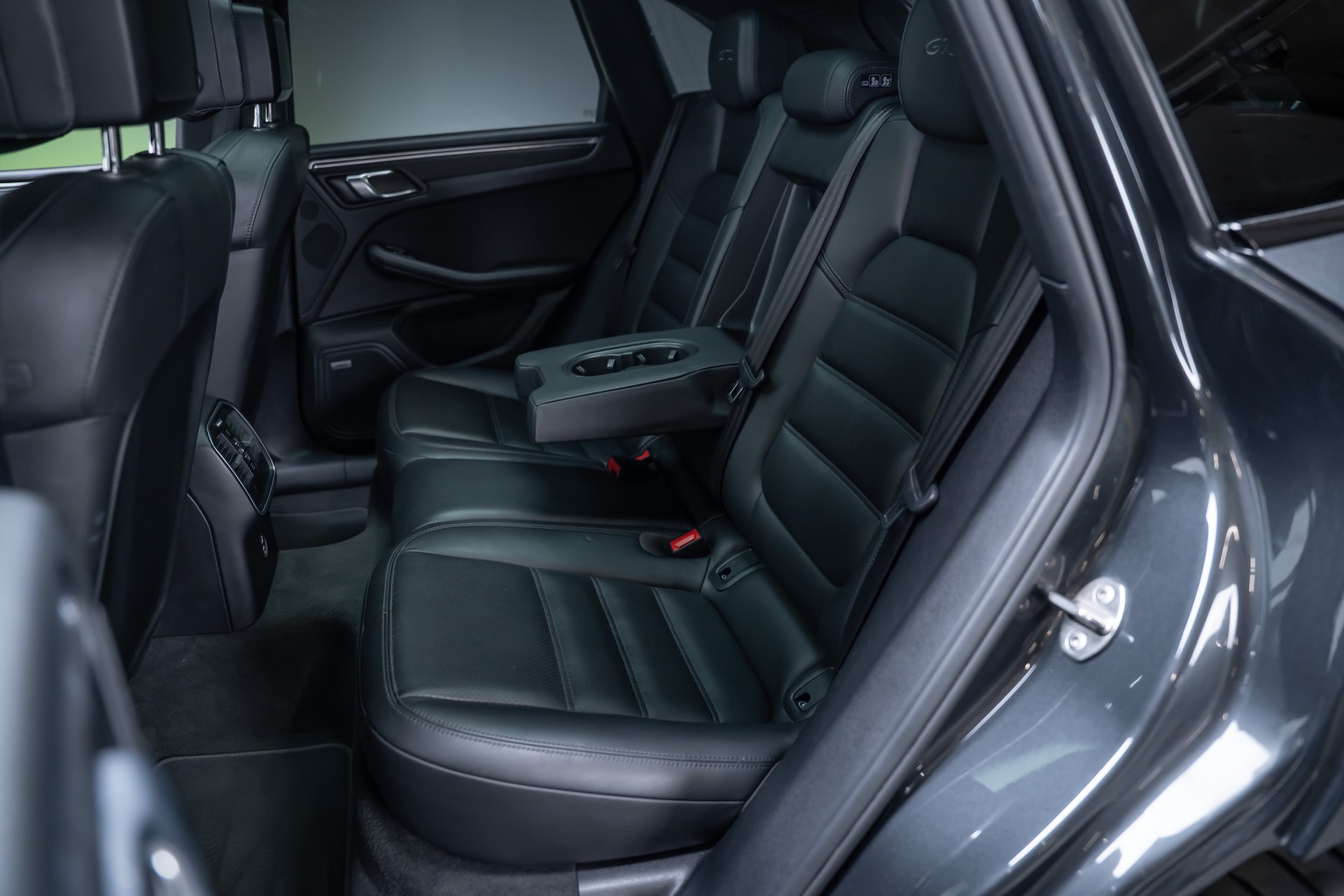 PORSCHE Macan 2.9 V6 GTS / CH-Fahrzeug / Sport-Chrono / Panorama-Schiebedach-image-18
