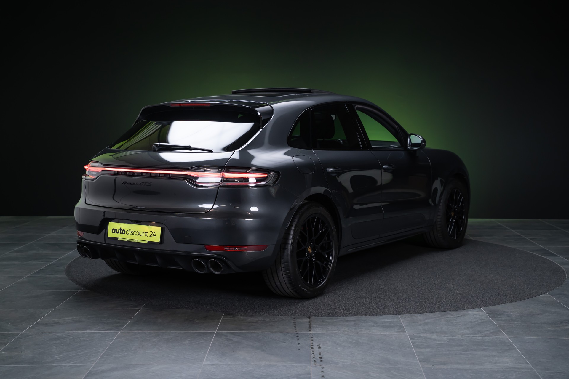 PORSCHE Macan 2.9 V6 GTS / CH-Fahrzeug / Sport-Chrono / Panorama-Schiebedach-image-4