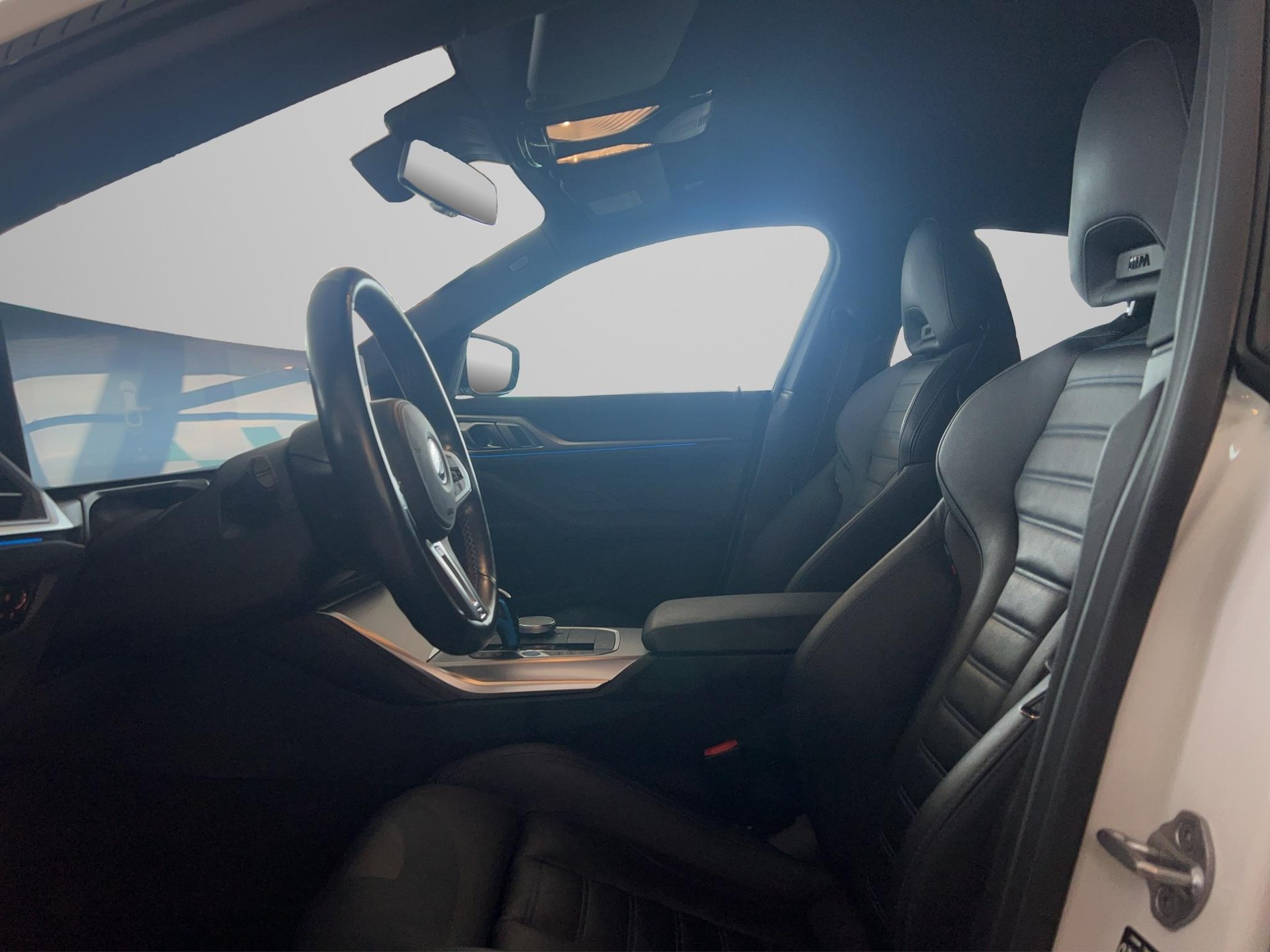 BMW i4 xDrive M50-image-10