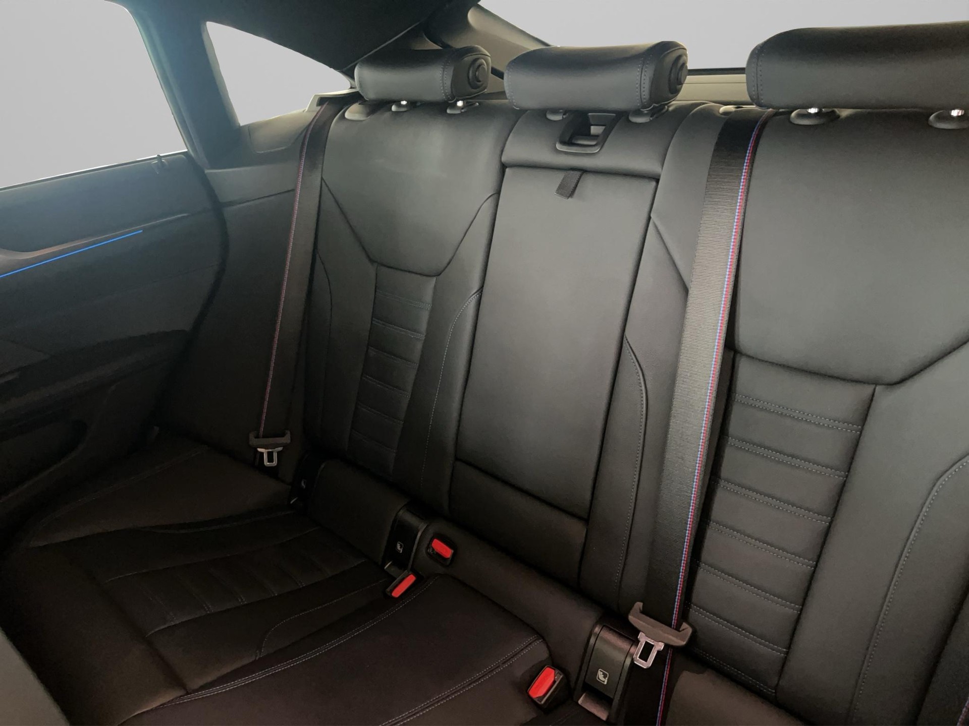 BMW i4 xDrive M50-image-11