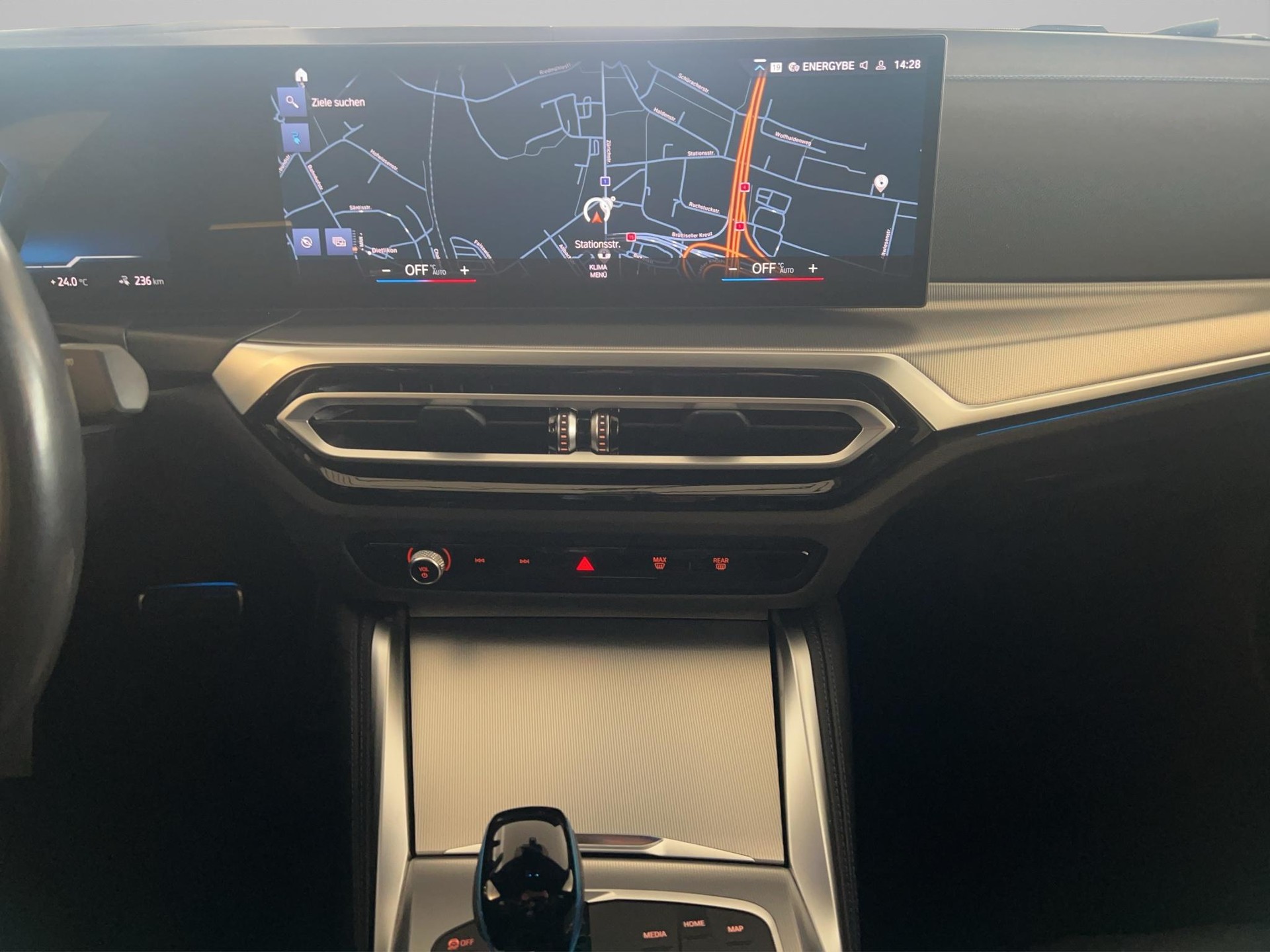 BMW i4 xDrive M50-image-14