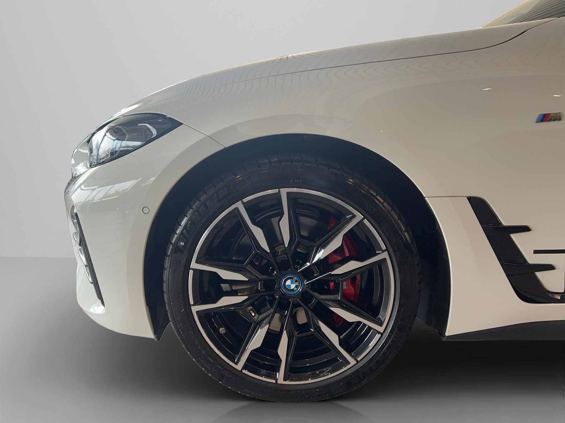 BMW i4 xDrive M50-image-8