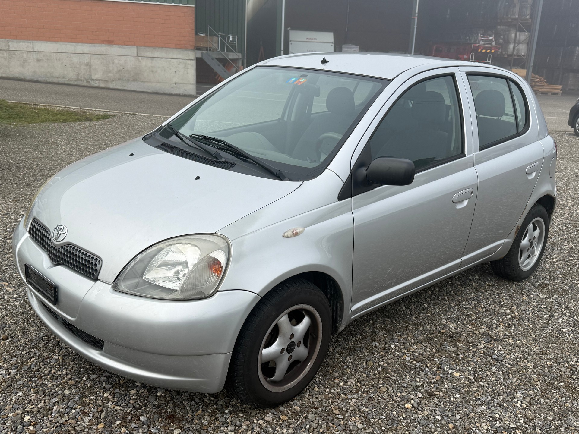 TOYOTA Yaris 1.3-image-1