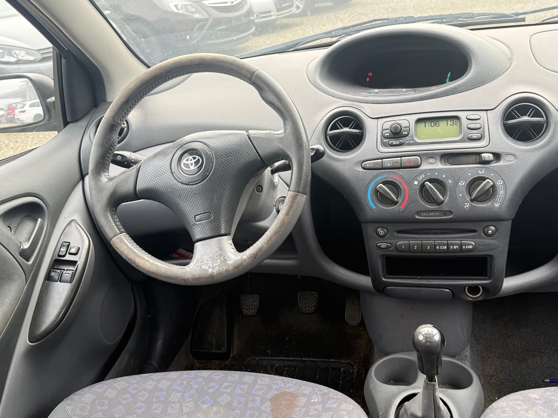 TOYOTA Yaris 1.3-image-3
