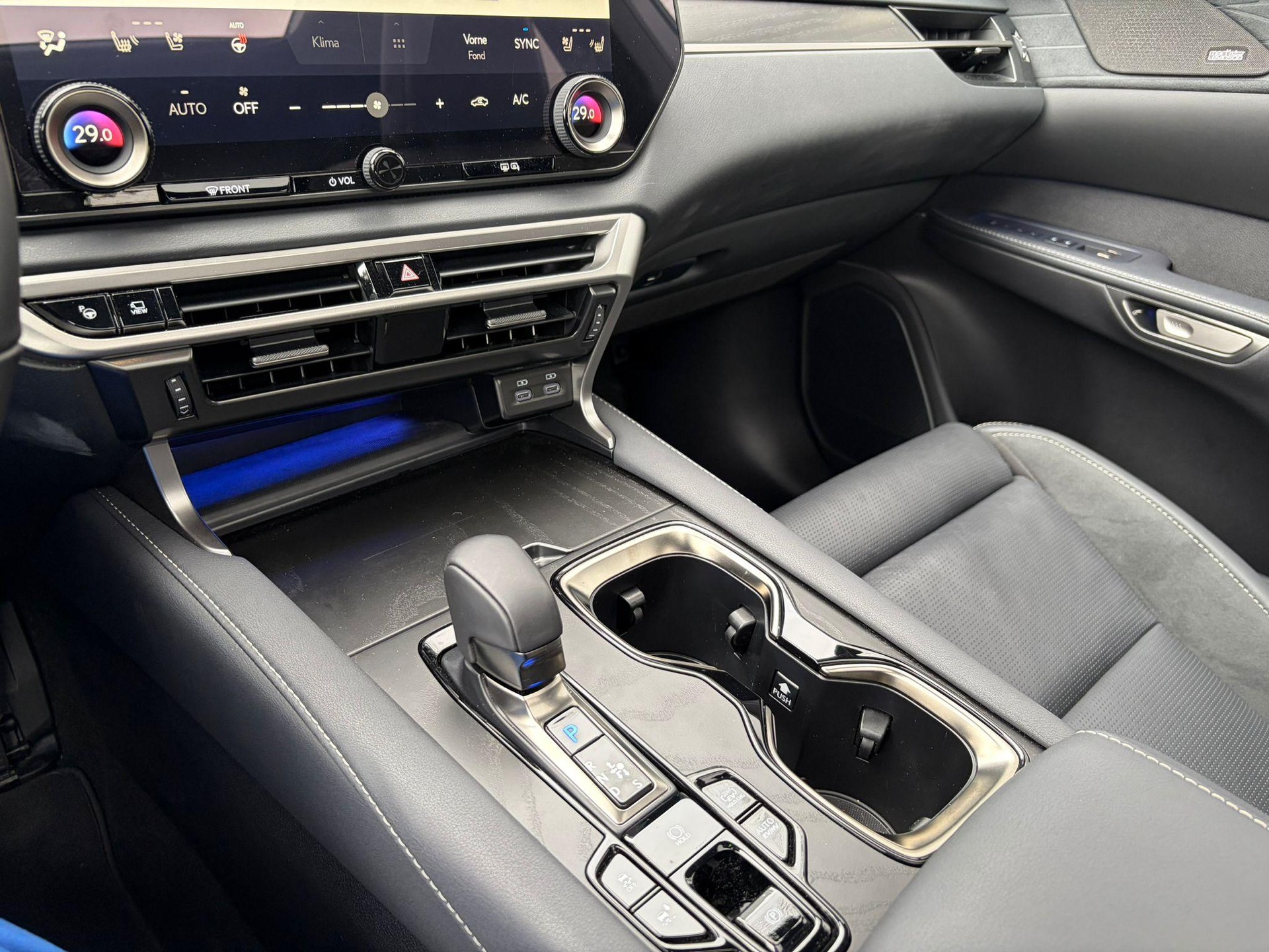 LEXUS RX 450h+ Excellence-image-9