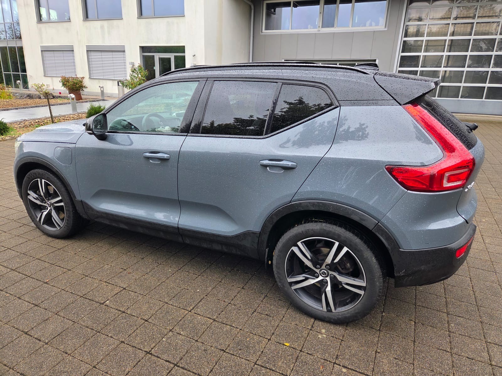 VOLVO XC40 T5 TwE R-Design DCT-image-4