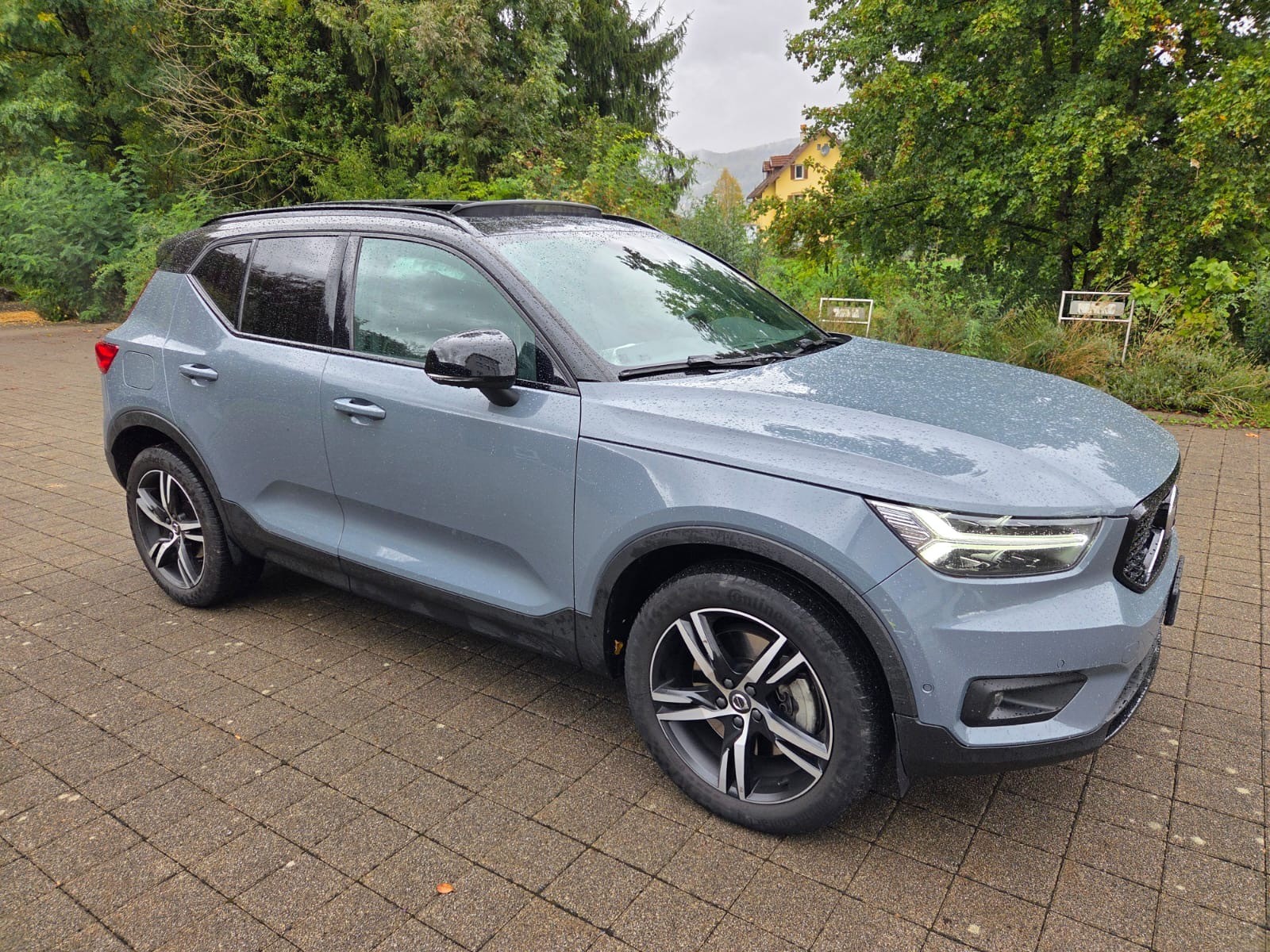 VOLVO XC40 T5 TwE R-Design DCT-image-0