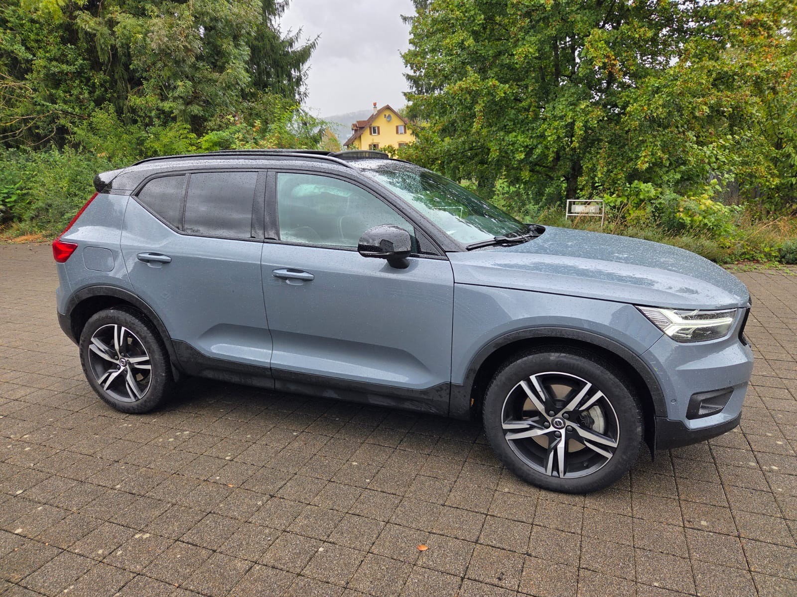 VOLVO XC40 T5 TwE R-Design DCT-image-3