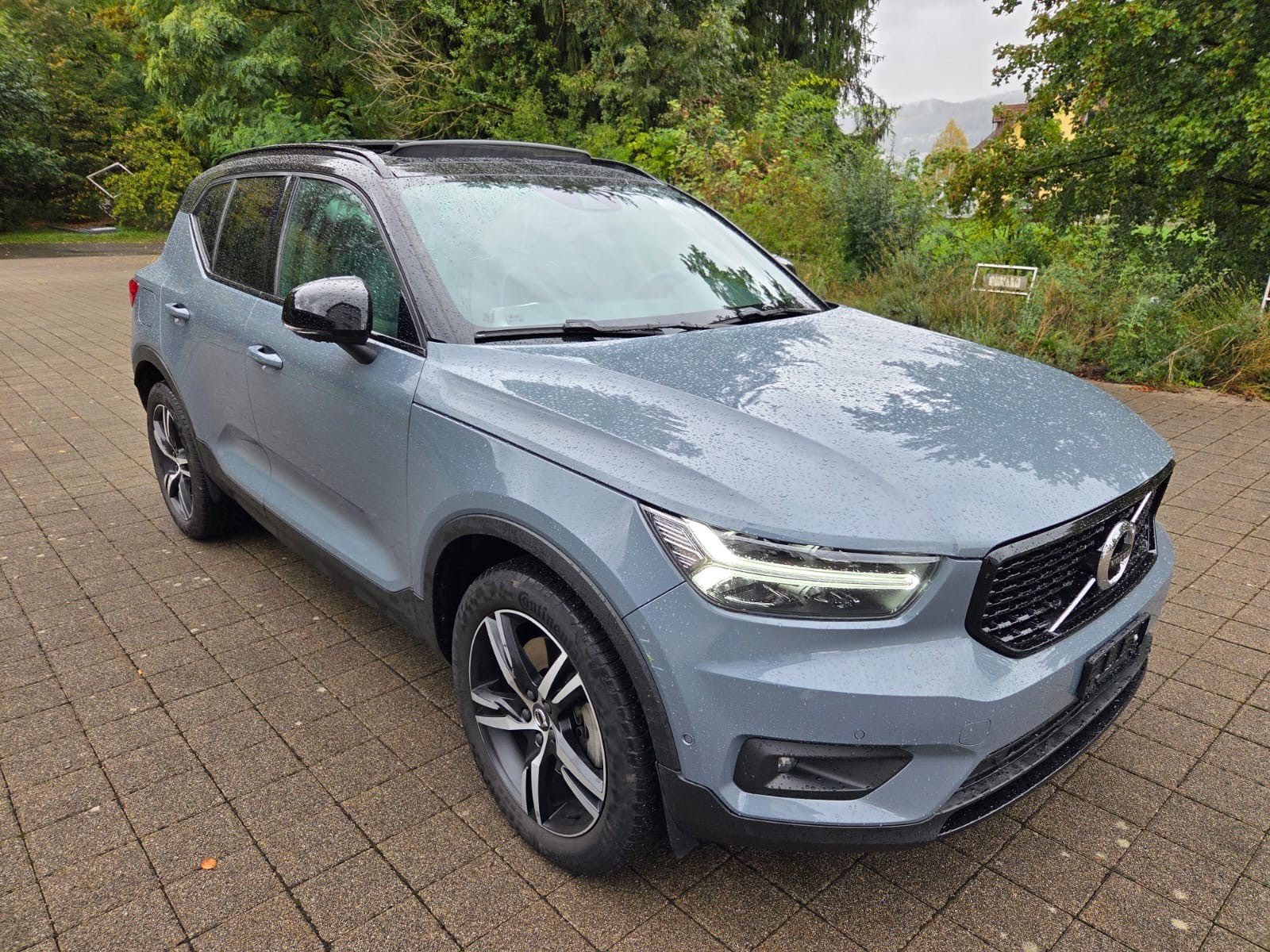 VOLVO XC40 T5 TwE R-Design DCT-image-1
