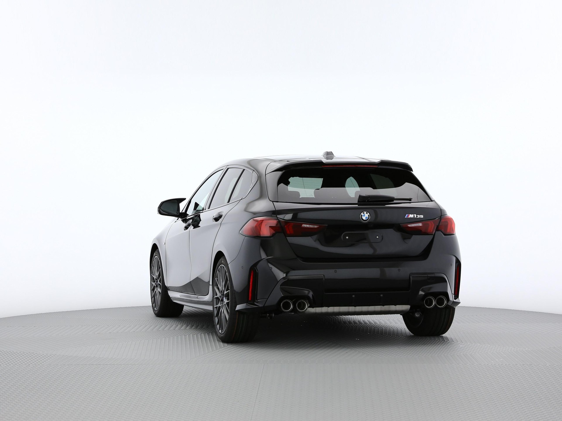BMW 1er Reihe F70 M135i xDrive-image-16