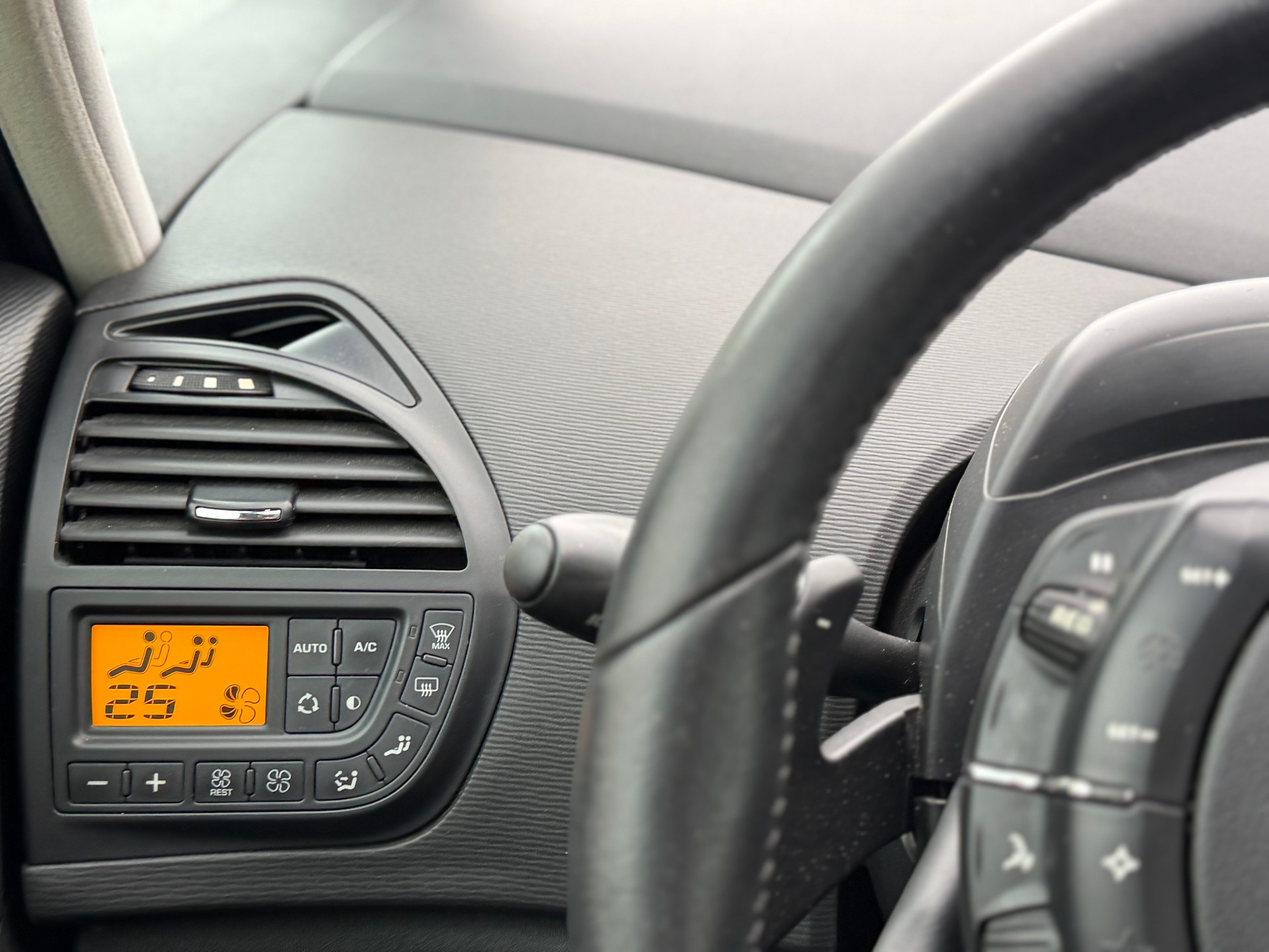 CITROEN C4 PICASSO-image-11