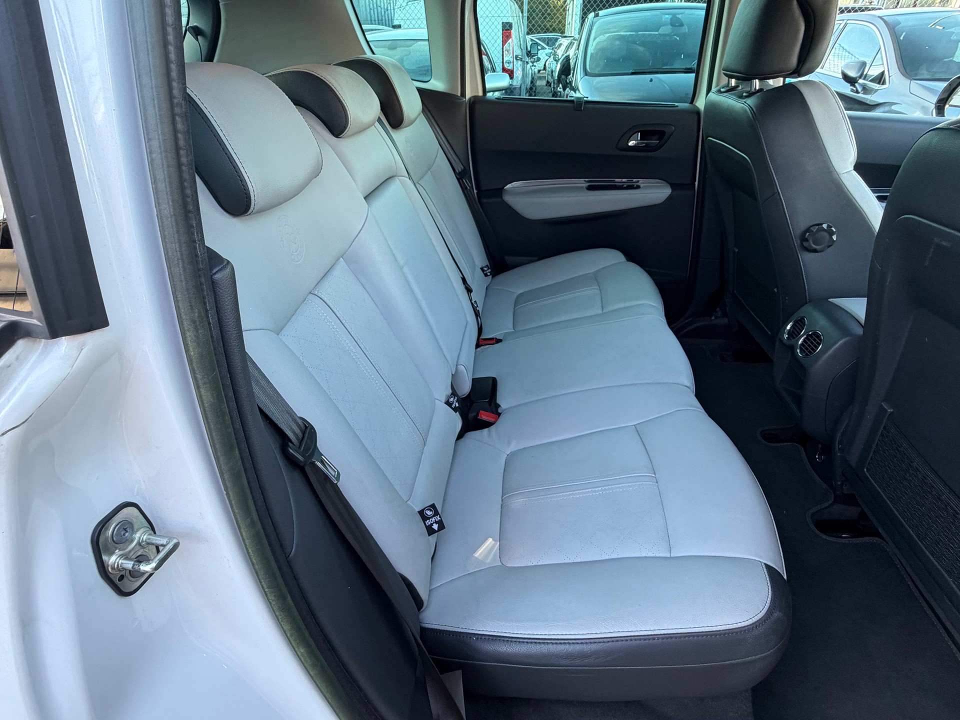 PEUGEOT 3008 1.6 16V T Sport Pack-image-8