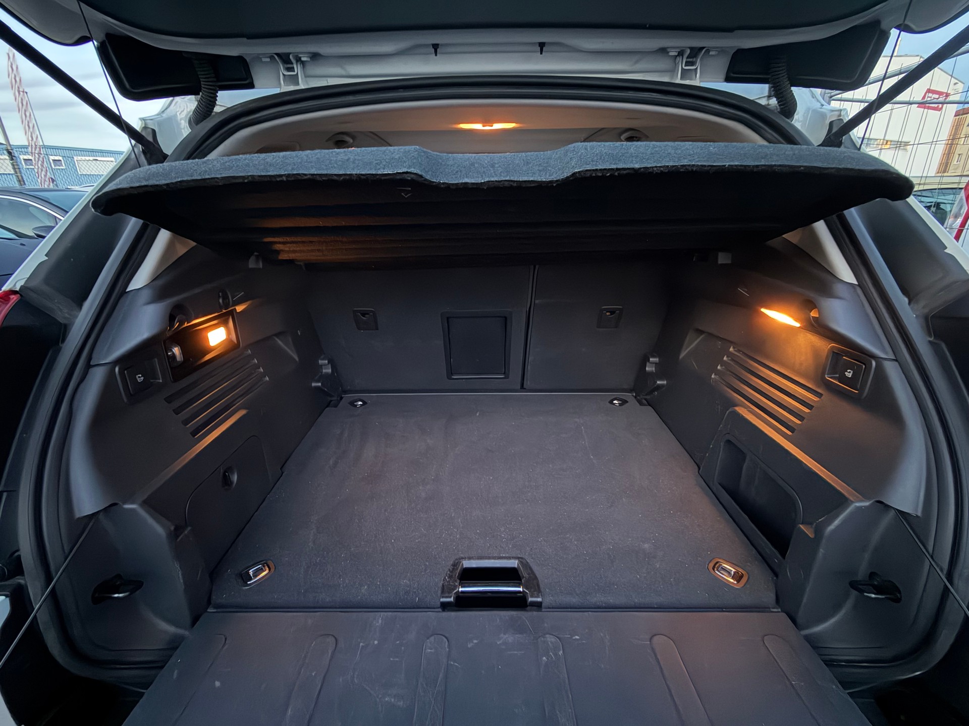 PEUGEOT 3008 1.6 16V T Sport Pack-image-9