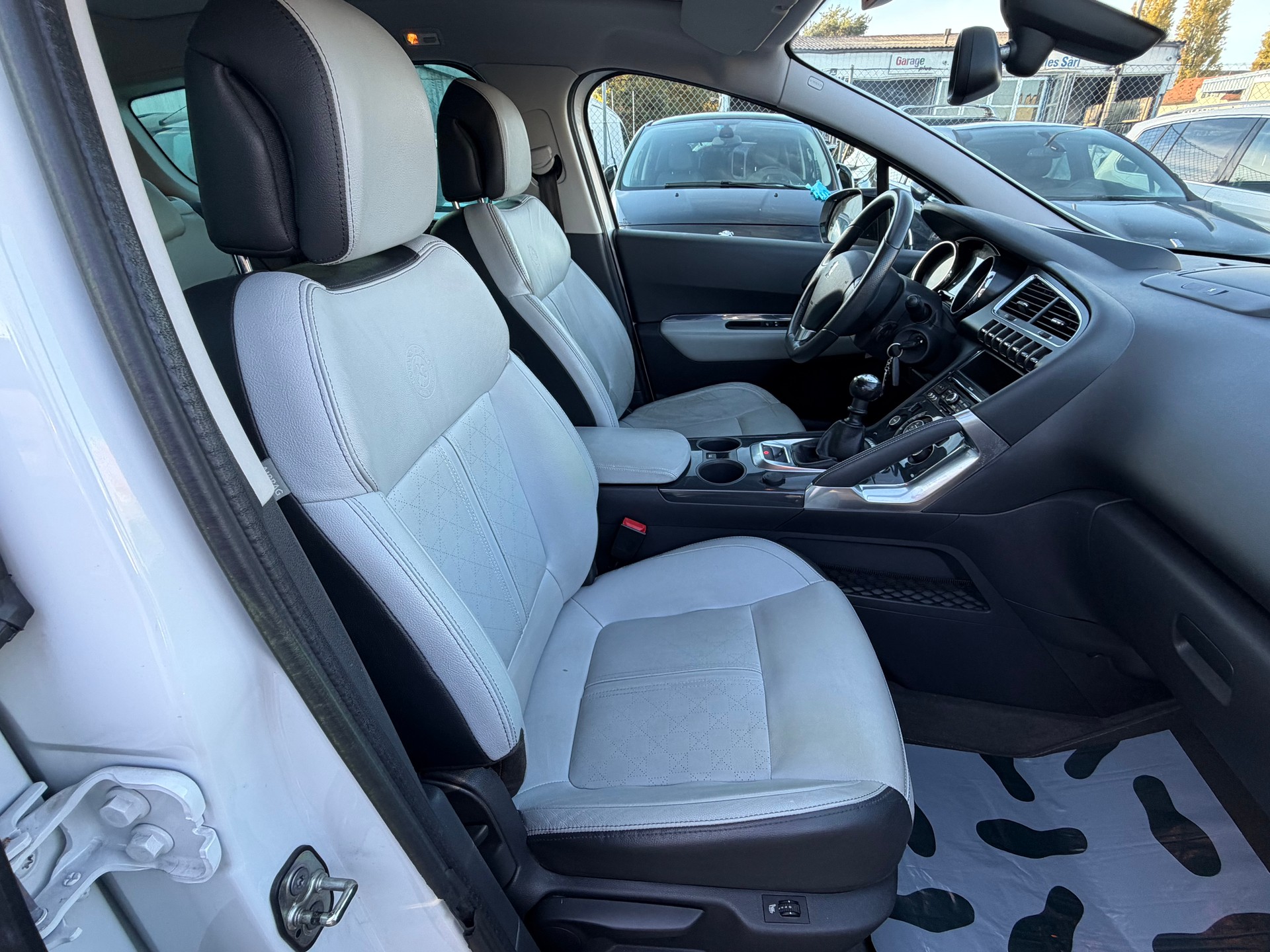 PEUGEOT 3008 1.6 16V T Sport Pack-image-6
