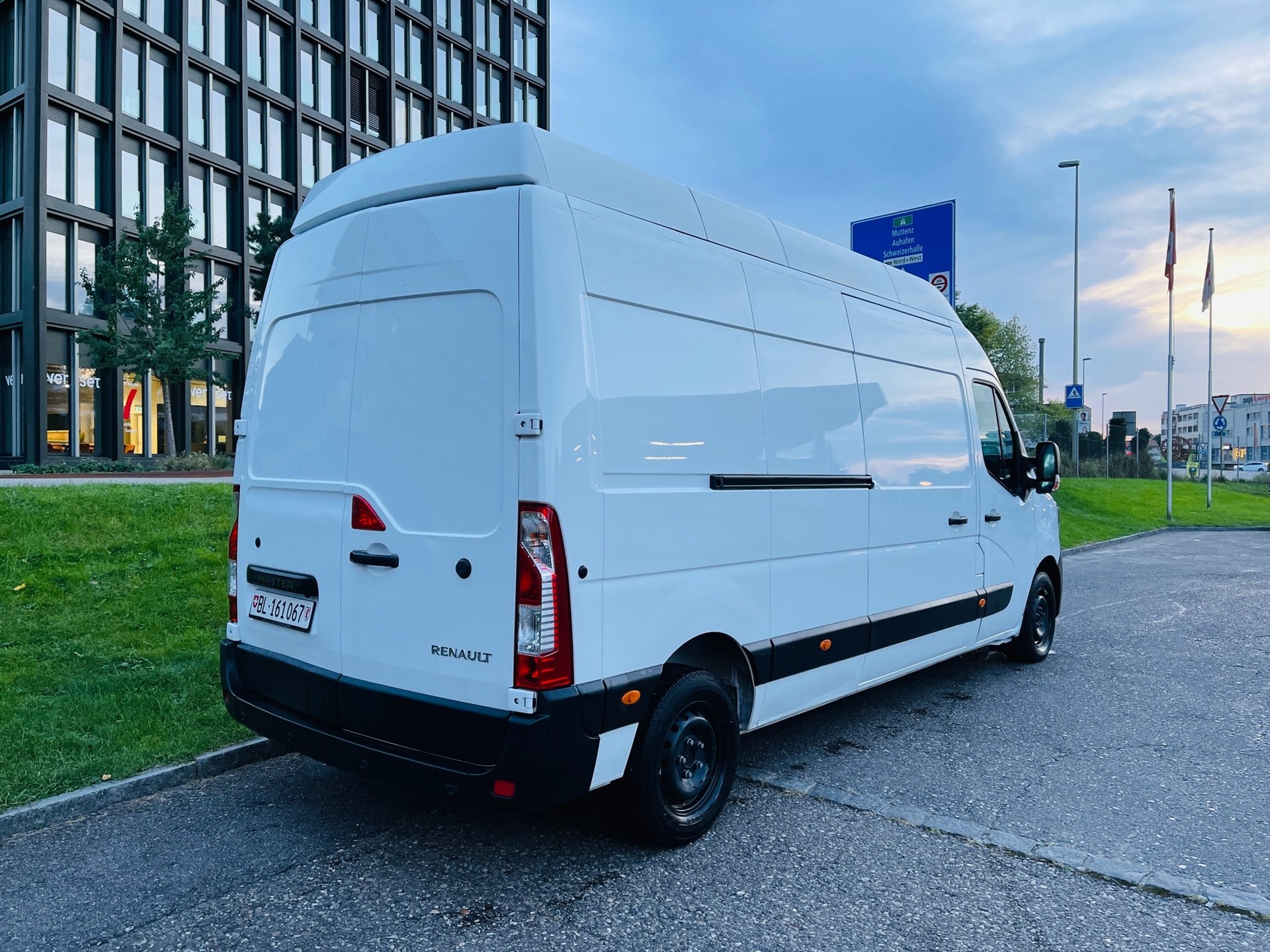 RENAULT Master T35 ENERGY 2.3dCi 180 L3H3 Quickshift-image-1