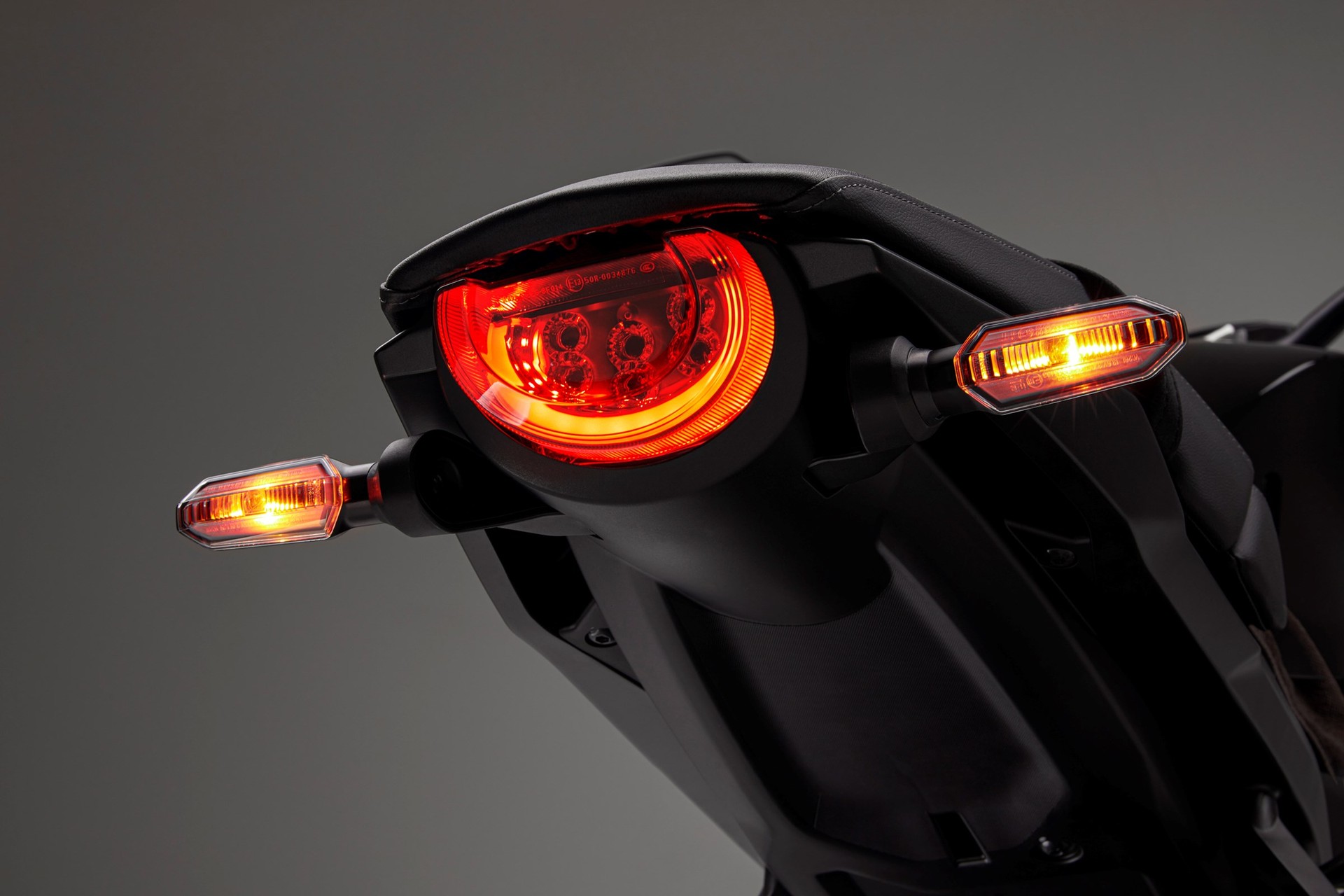 HONDA CB 1000 R "Black Edition"-showroom-element-3