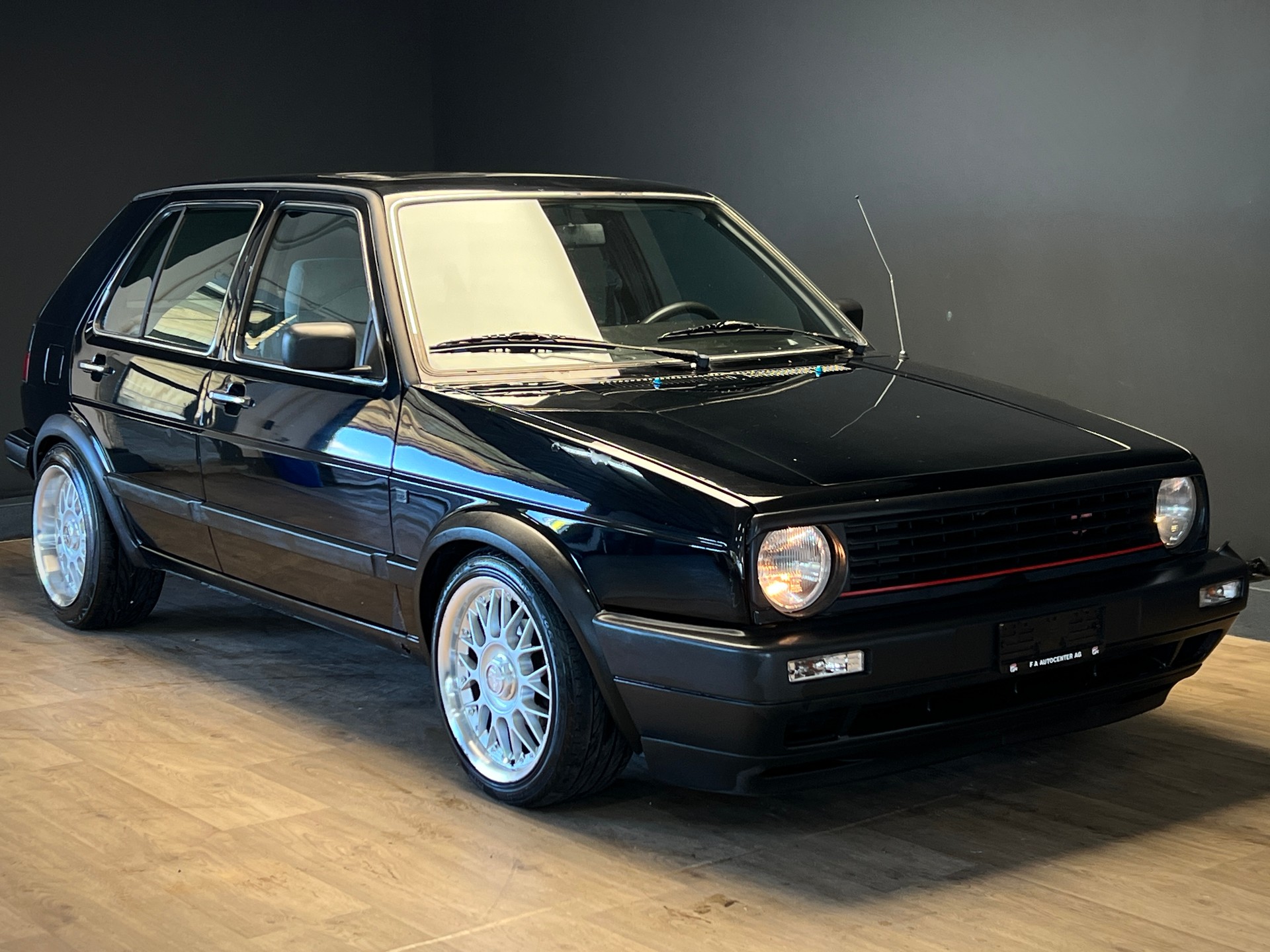 VW Golf 1300 GL-image-1