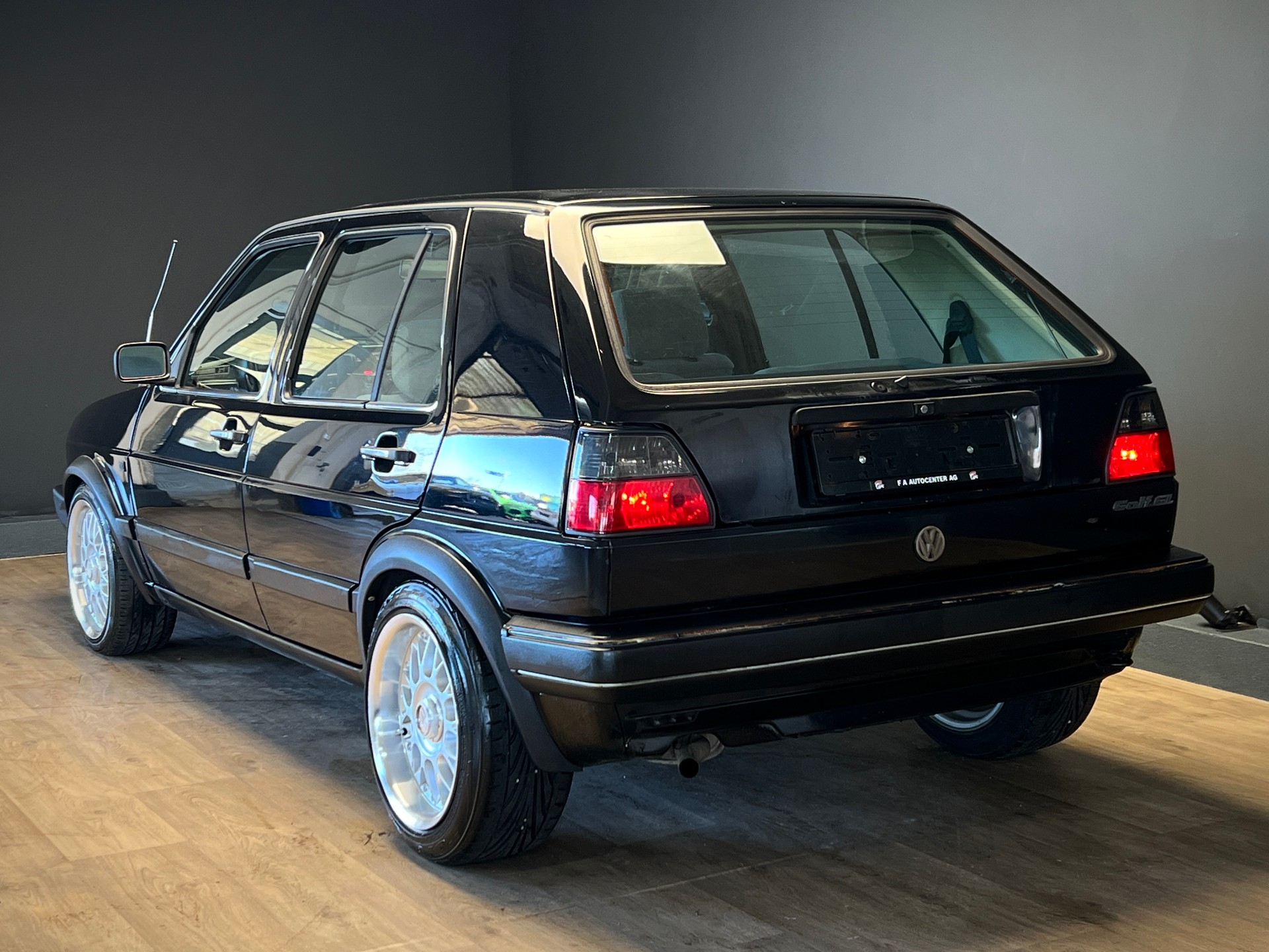 VW Golf 1300 GL-image-2
