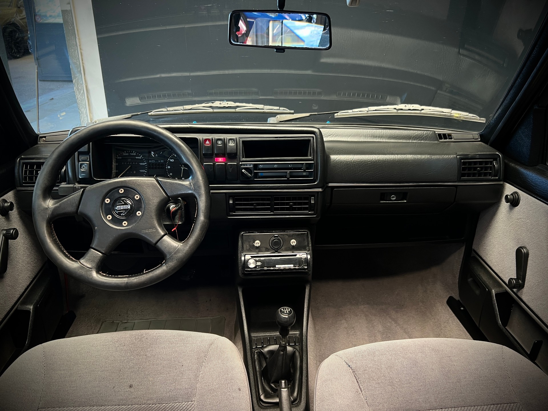 VW Golf 1300 GL-image-9