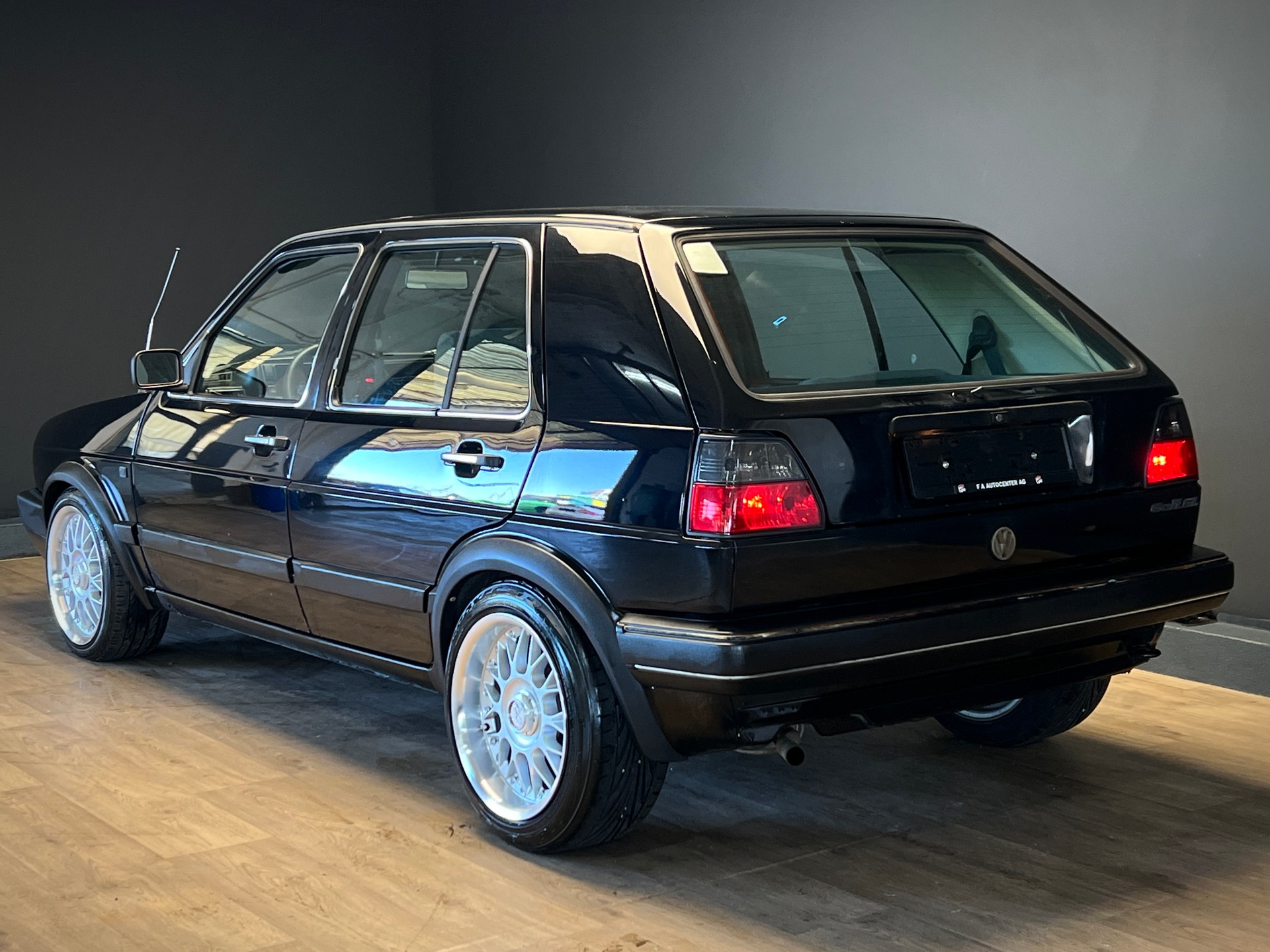 VW Golf 1300 GL-image-3
