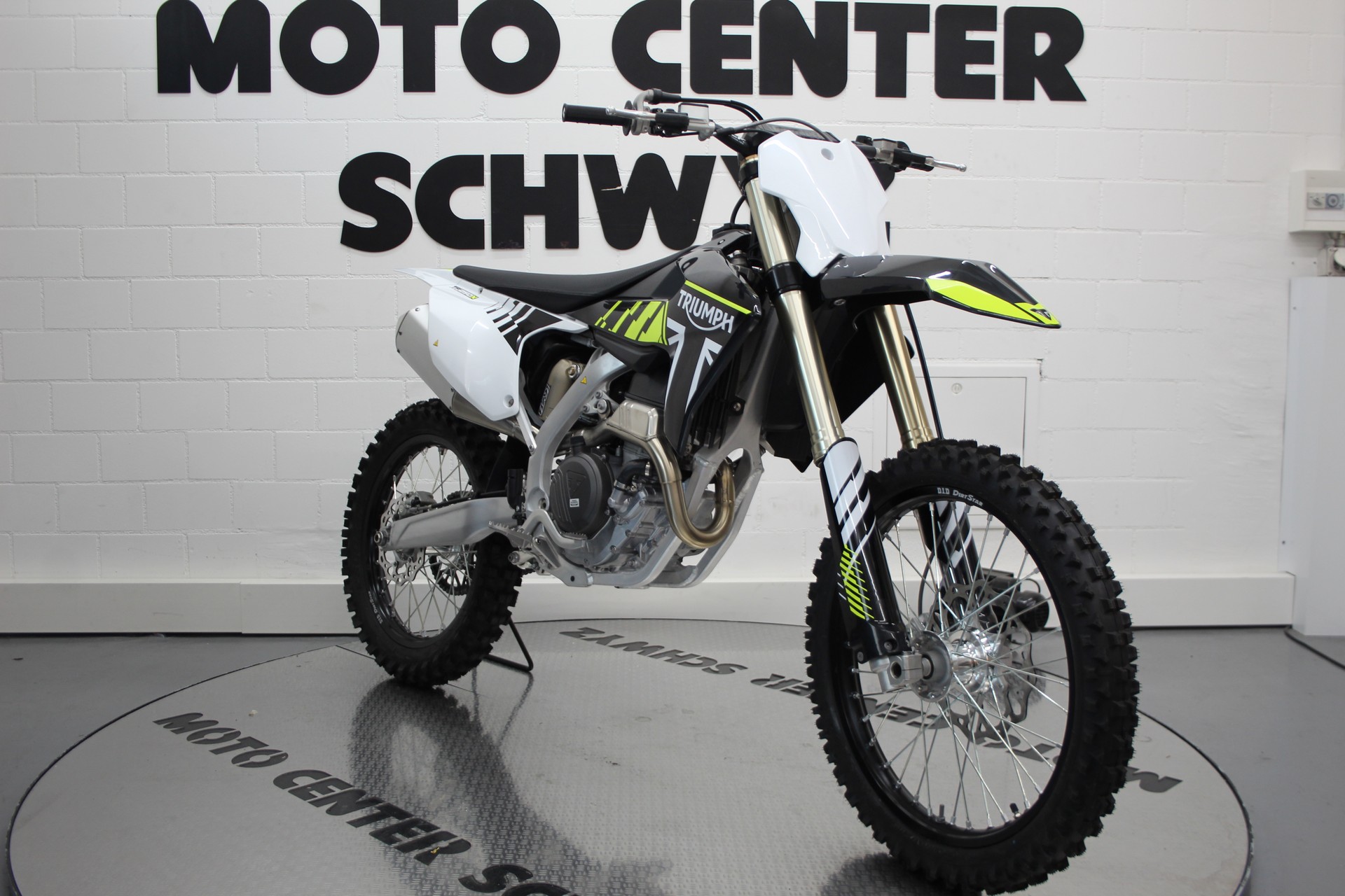 TRIUMPH TF 250-X-showroom-element-1