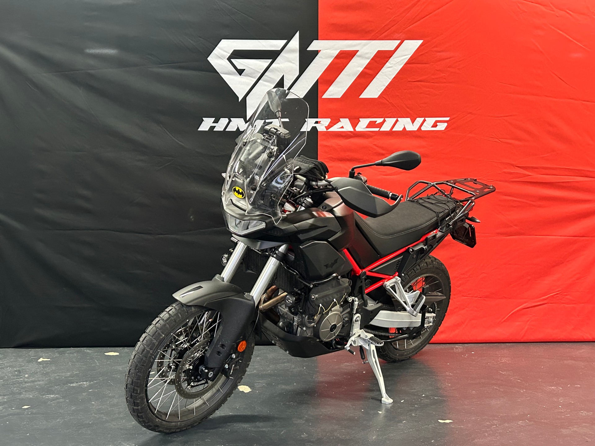 APRILIA Tuareg 660 Batman Edition-showroom-element-3