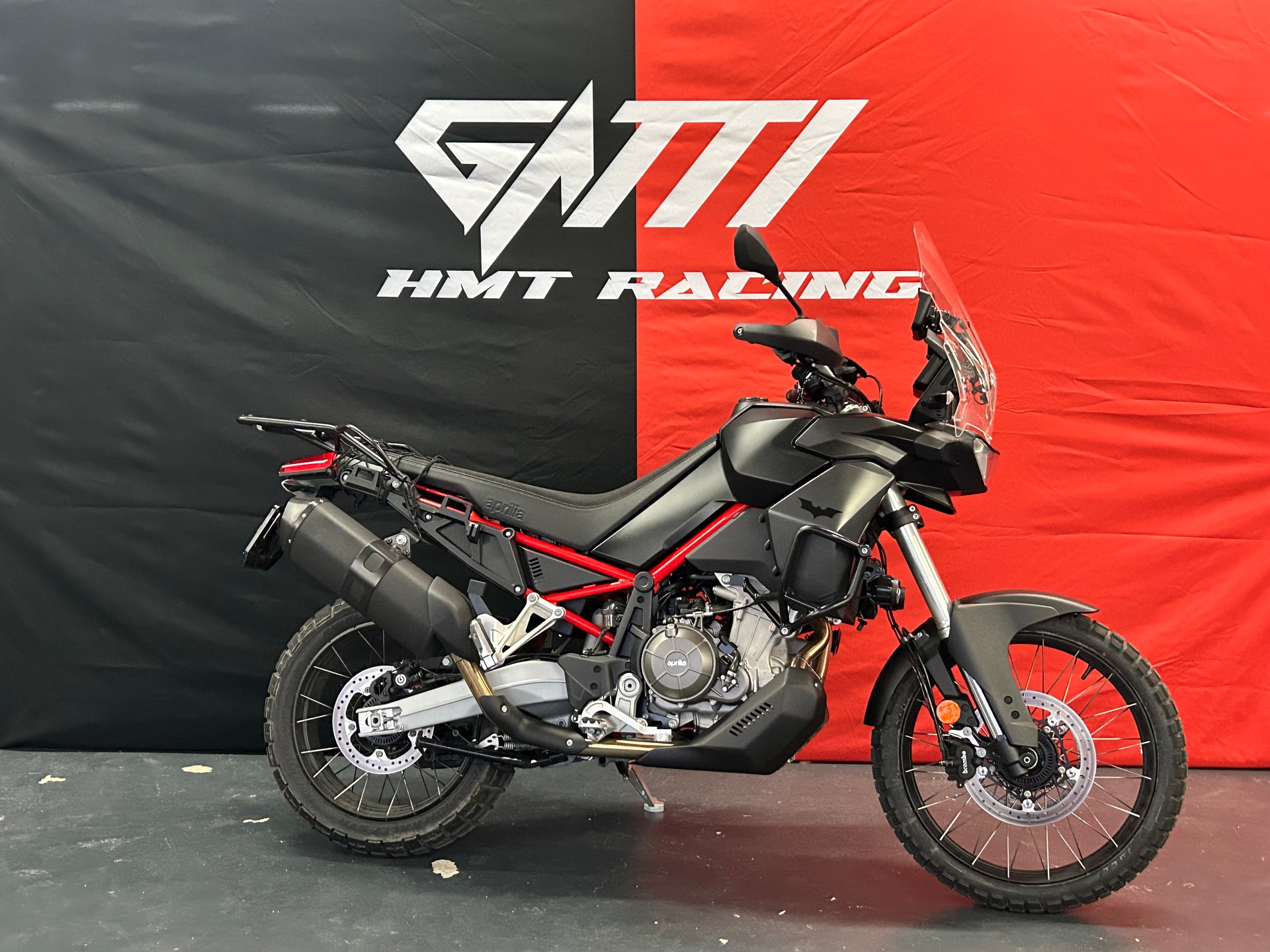APRILIA Tuareg 660 Batman Edition-showroom-element-1