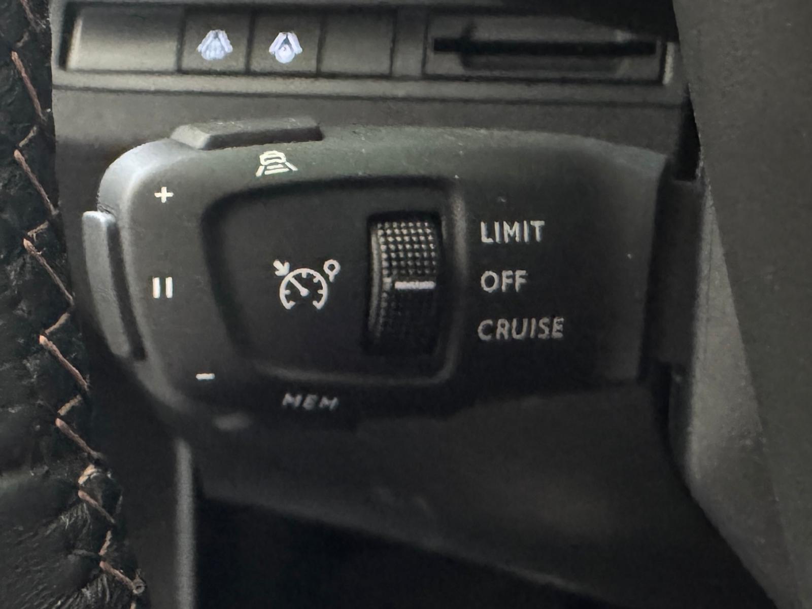 PEUGEOT 3008 1.2 PureTech GT-image-9