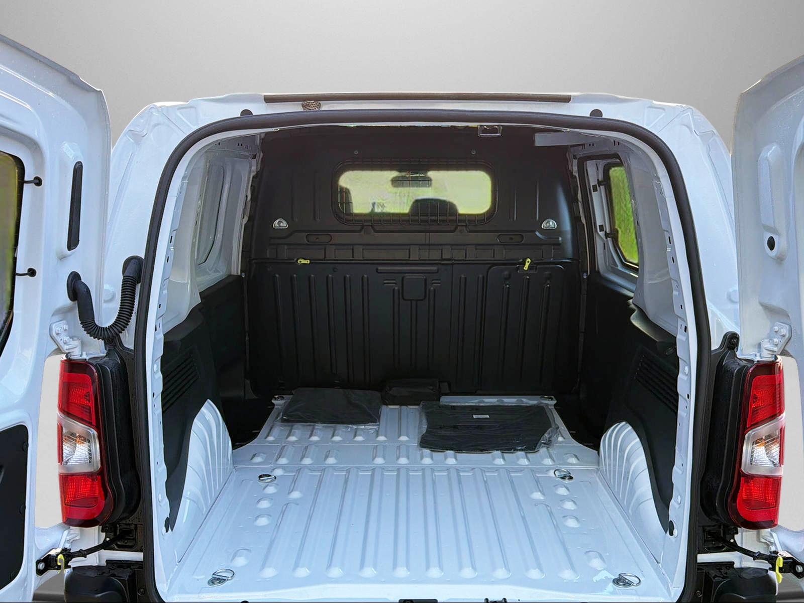 TOYOTA PROACE CITY Van L1 1.2 Active-image-6