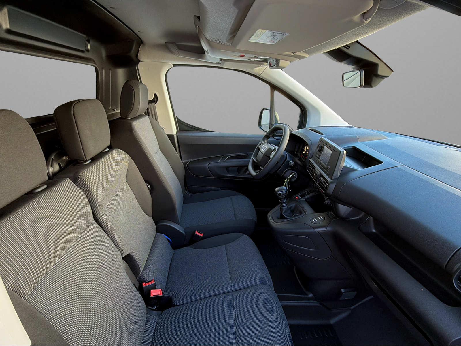 TOYOTA PROACE CITY Van L1 1.2 Active-image-5