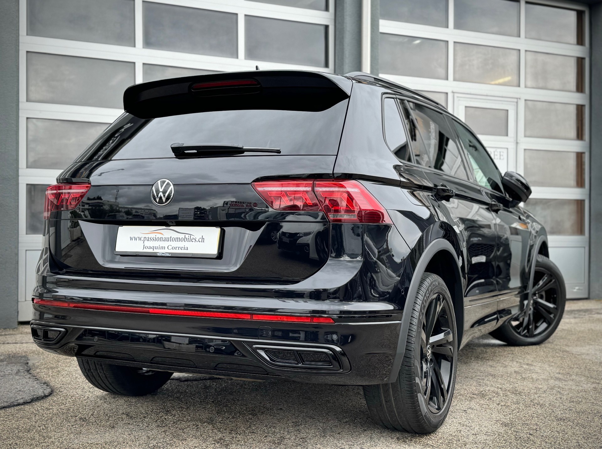 VW Tiguan 2.0TSI R-Line 4Motion DSG - Véhicule Suisse (CH)-image-1